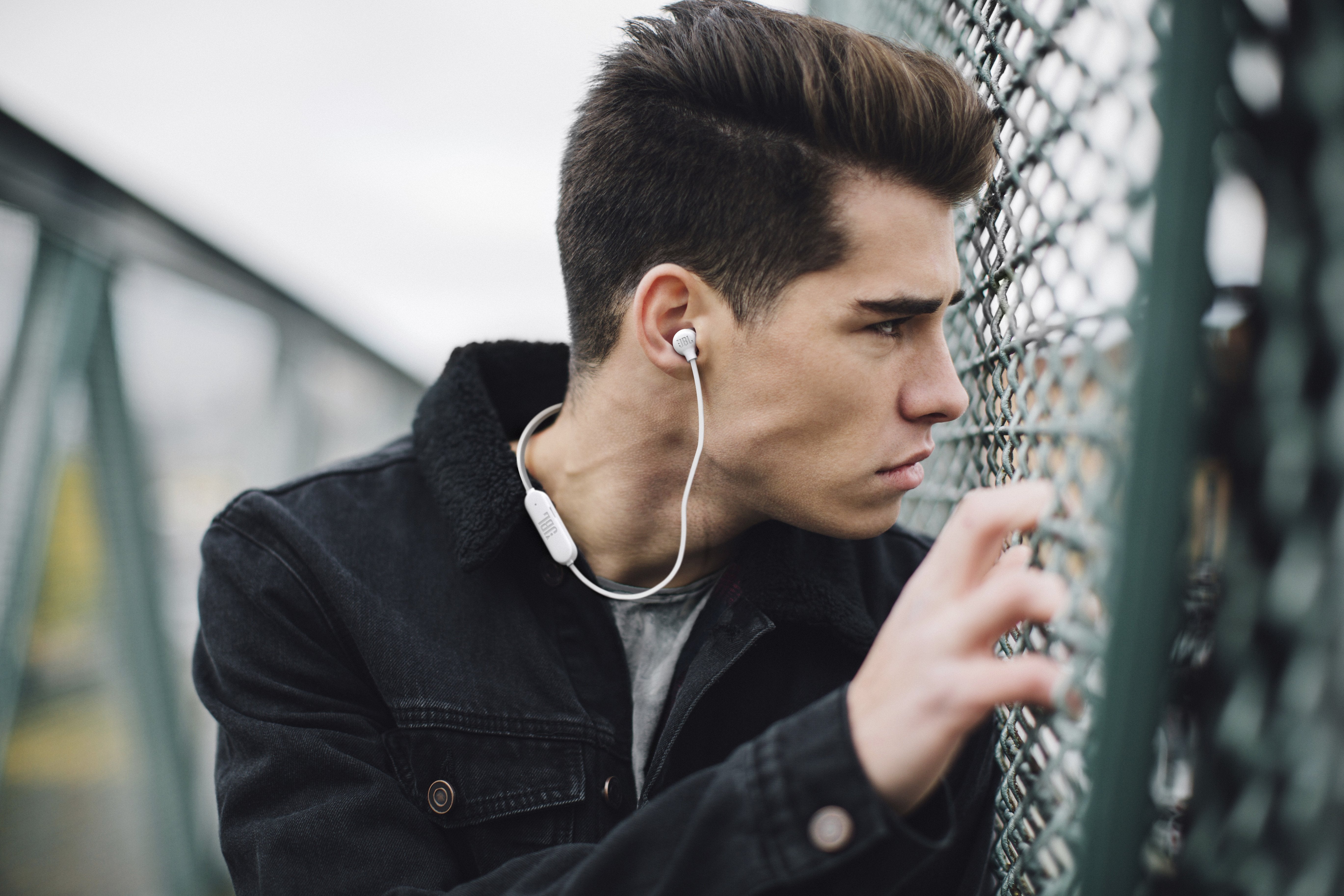 Auriculares Inalámbricos Jbl Tune 125bt Con Micrófono Bluetooth Negros