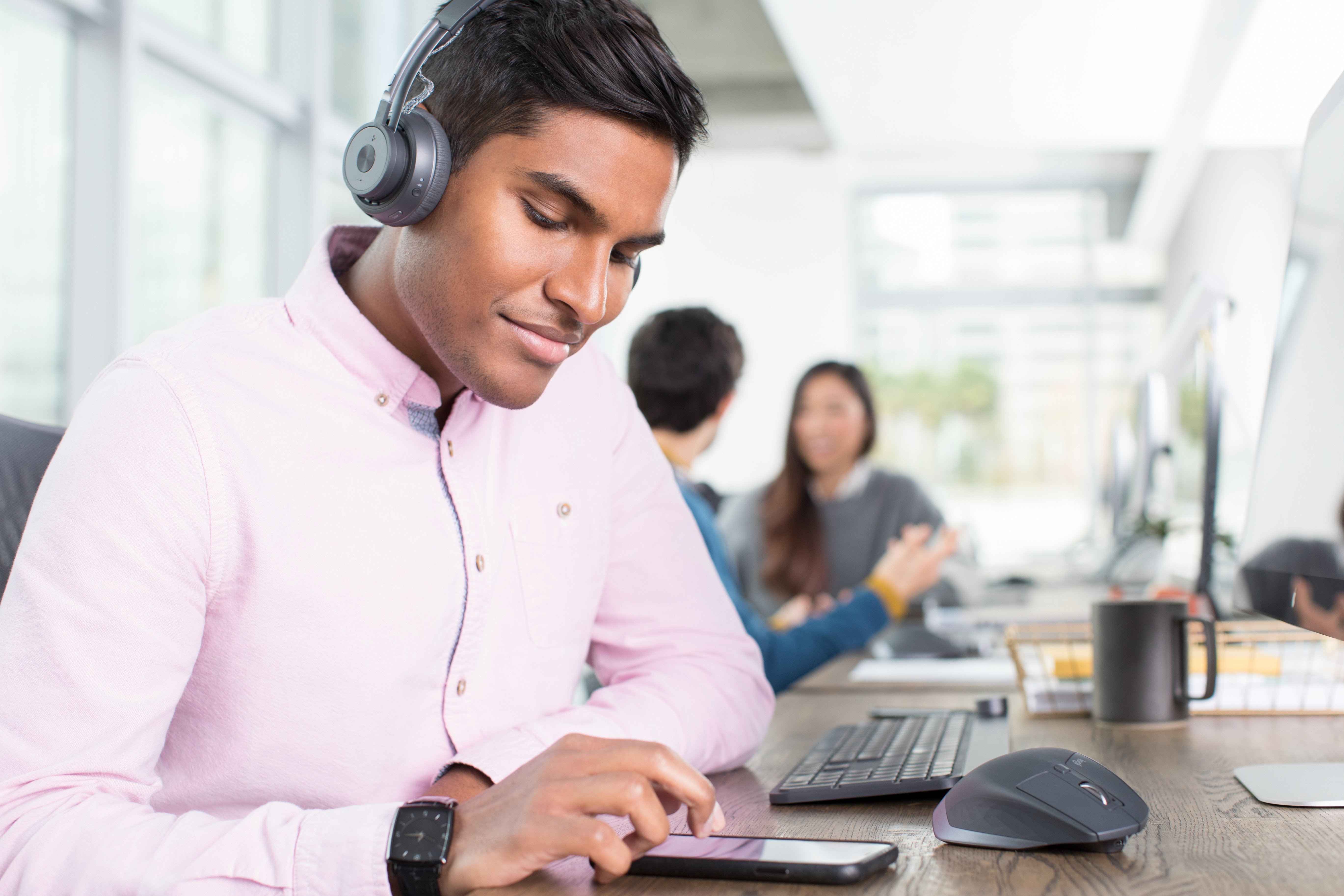 EAN 5099206090361 - Logitech 981-000914 auricular y casco Auriculares Inalámbrico Diadema Oficina/Centro de llamadas Bluetoot imagen 11