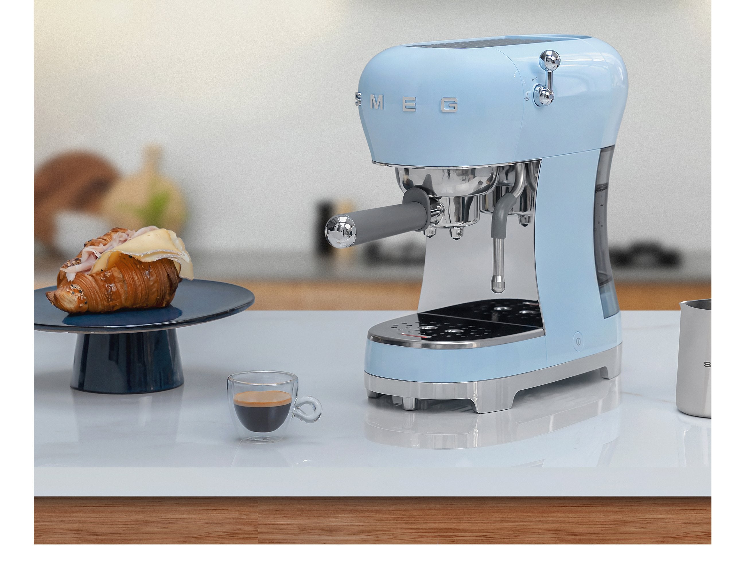 EAN 8017709324766 - Smeg ECF02PBEU cafetera eléctrica Manual Máquina espresso 1,1 L imagen 13