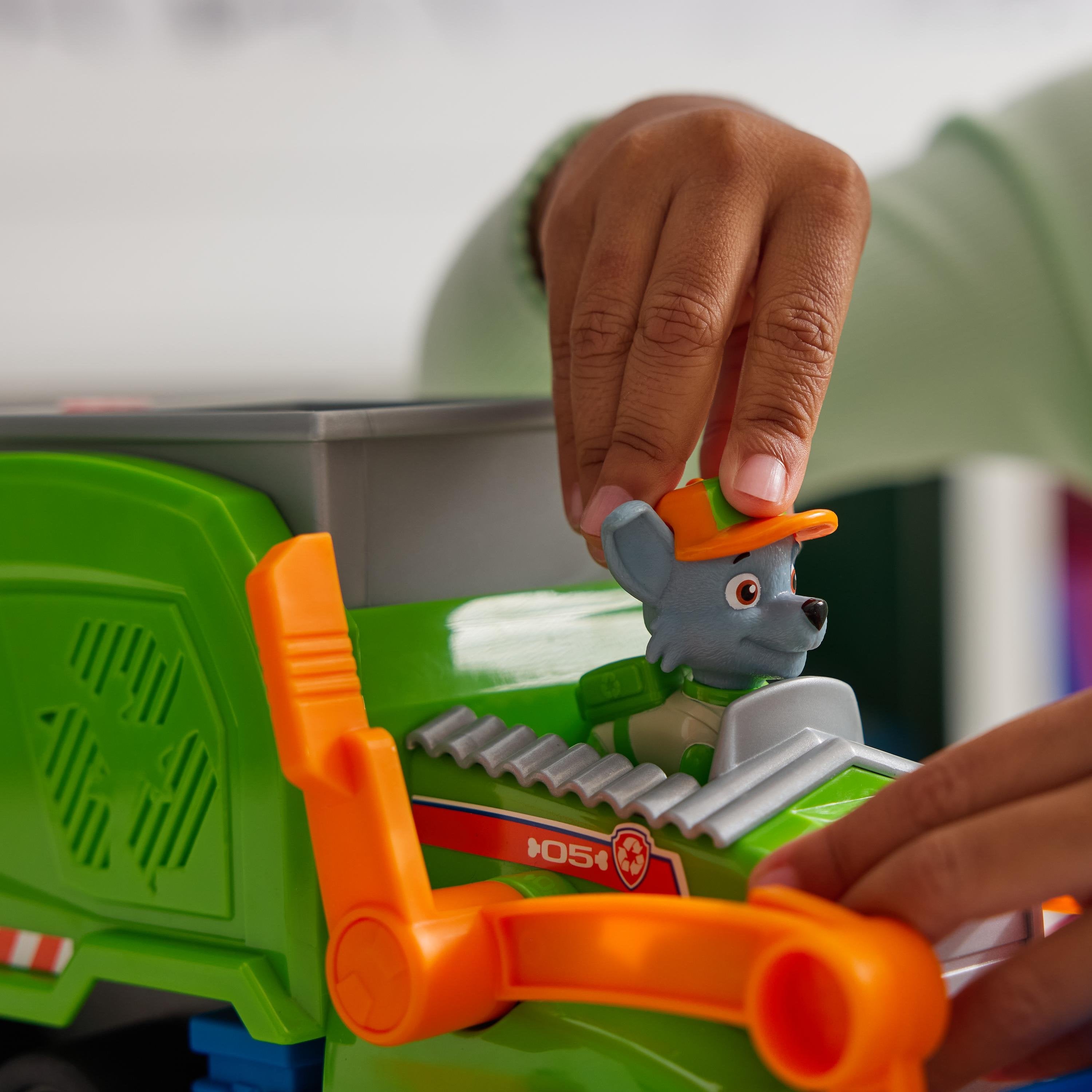 EAN 0681147038226 - PAW Patrol Crush N’ Roll Recycling Truck imagen 7