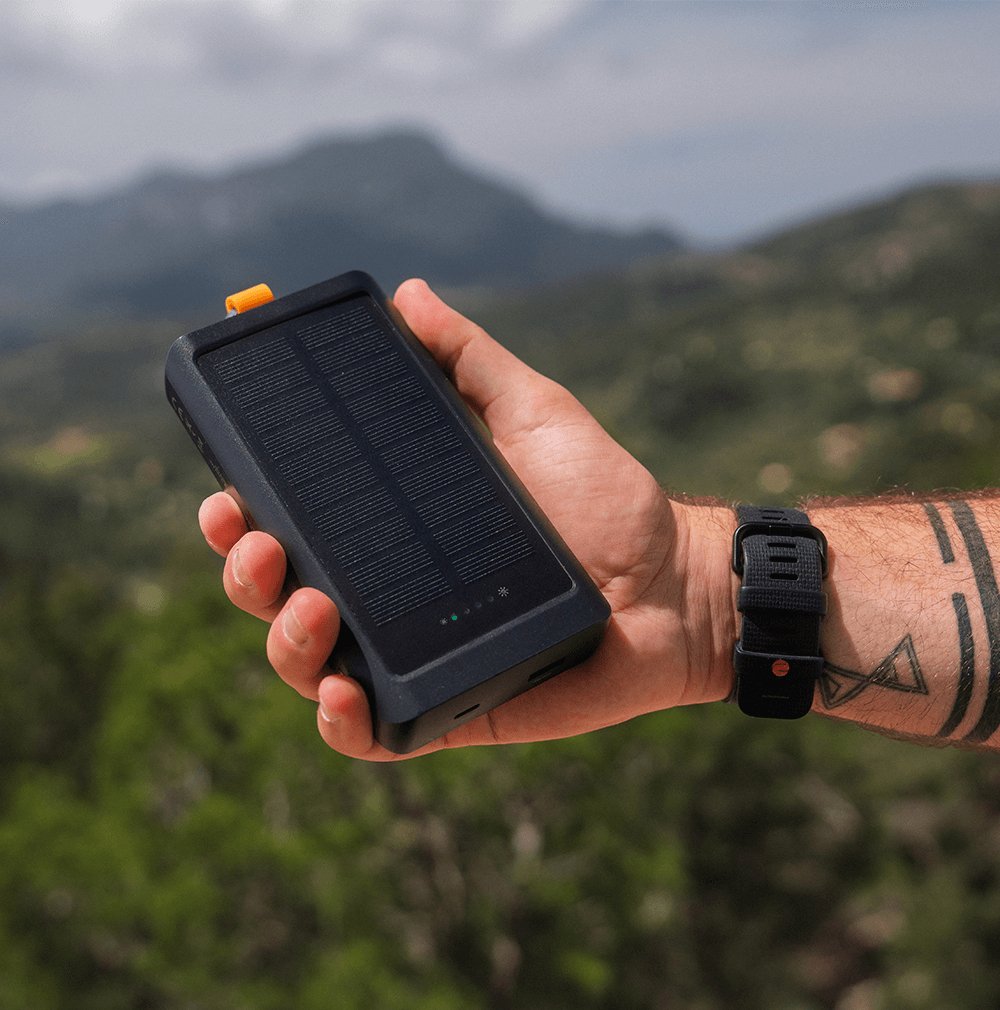 Xtorm 15w Go2 Solar Power Bank 10.000 Mah Incluye 1.0w Solarpanel, Integrierter Lámpara Y Karabiner, 15w Fastcharge