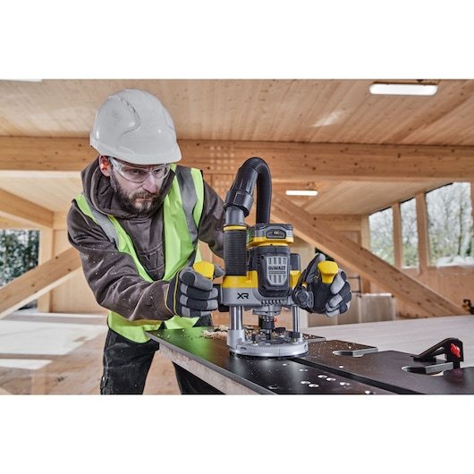 EAN 5035048810330 - DeWALT DCW620NT-XJ fresadora y desbastadora Negro, Amarillo 23000 RPM imagen 8