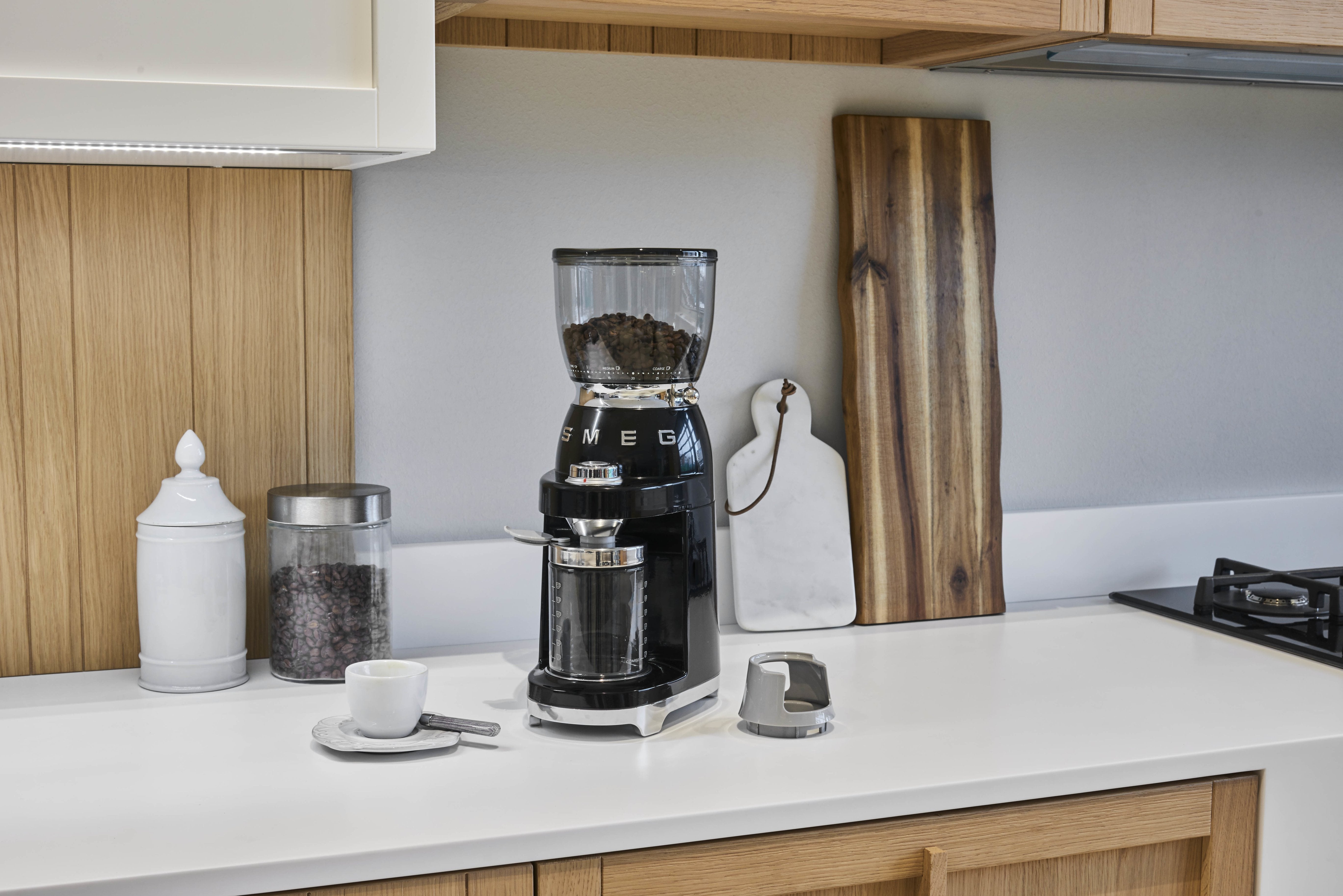 EAN 8017709317966 - Smeg CGF11BLEU molinillo de café 150 W Negro imagen 14