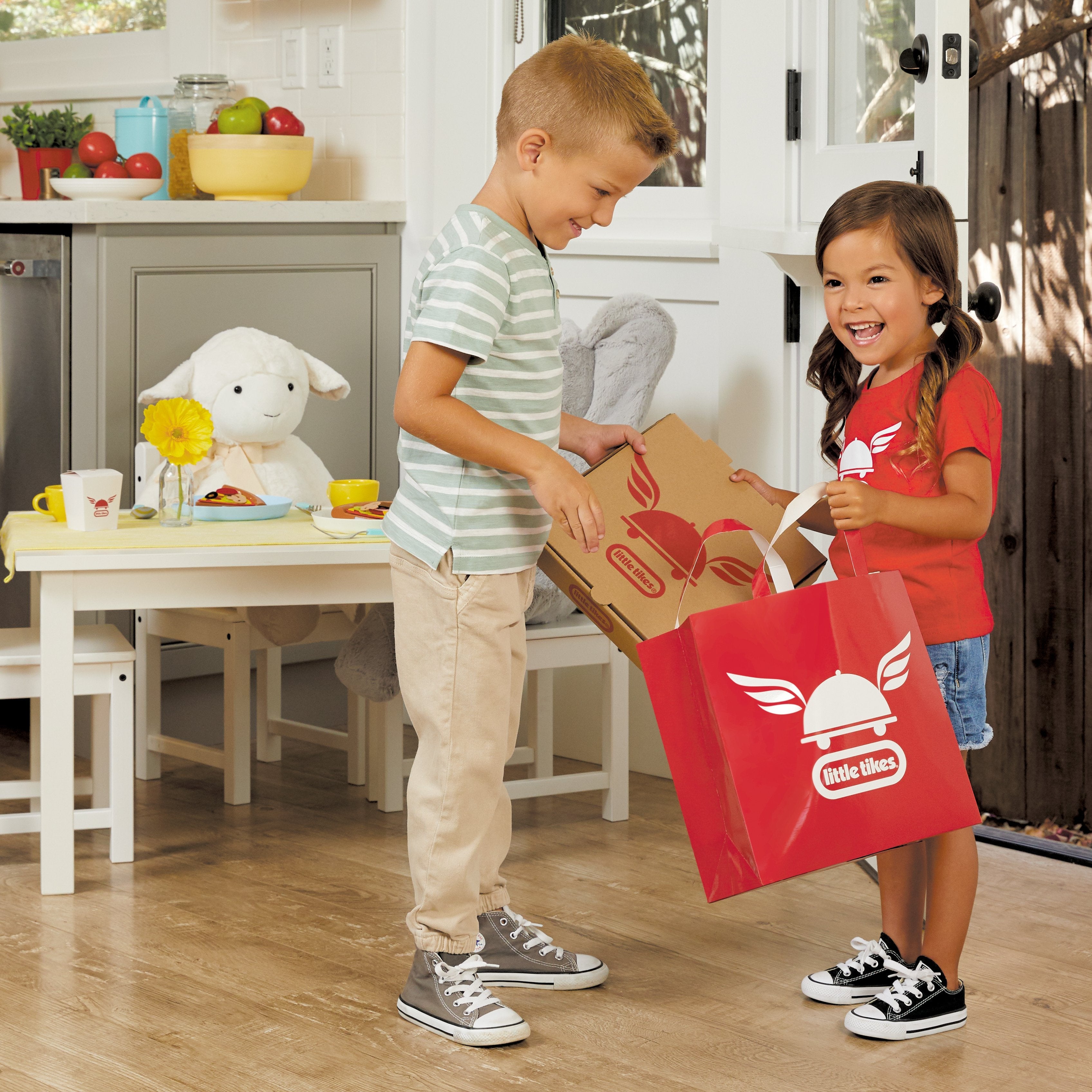 EAN 0050743659874 - Little Tikes First Food Delivery Set imagen 4