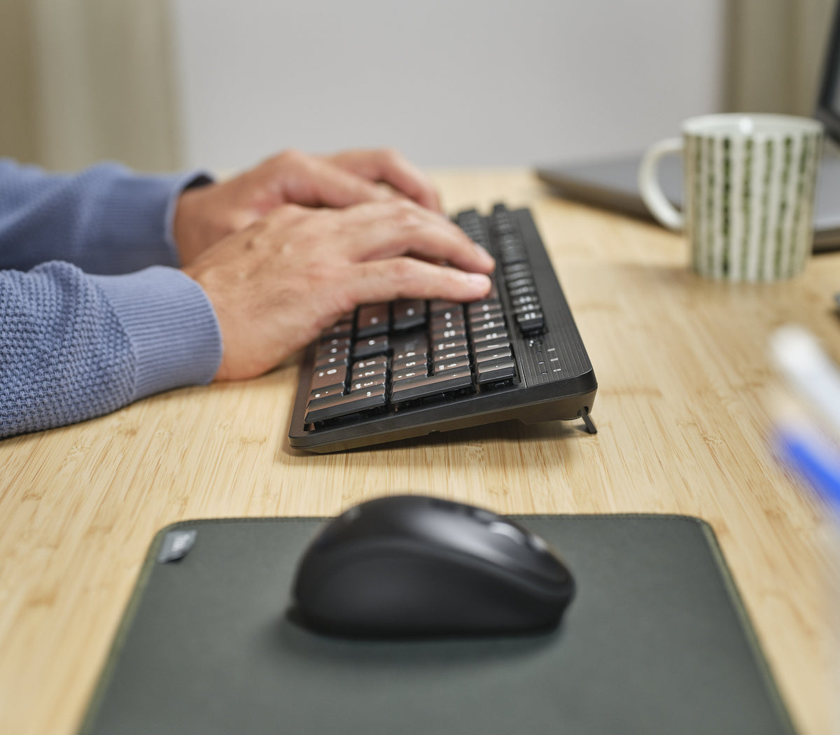 Teclado Trust Ody Ii De Membrana Inalámbrico Con Ratón Incluido Y Perfil Bajo