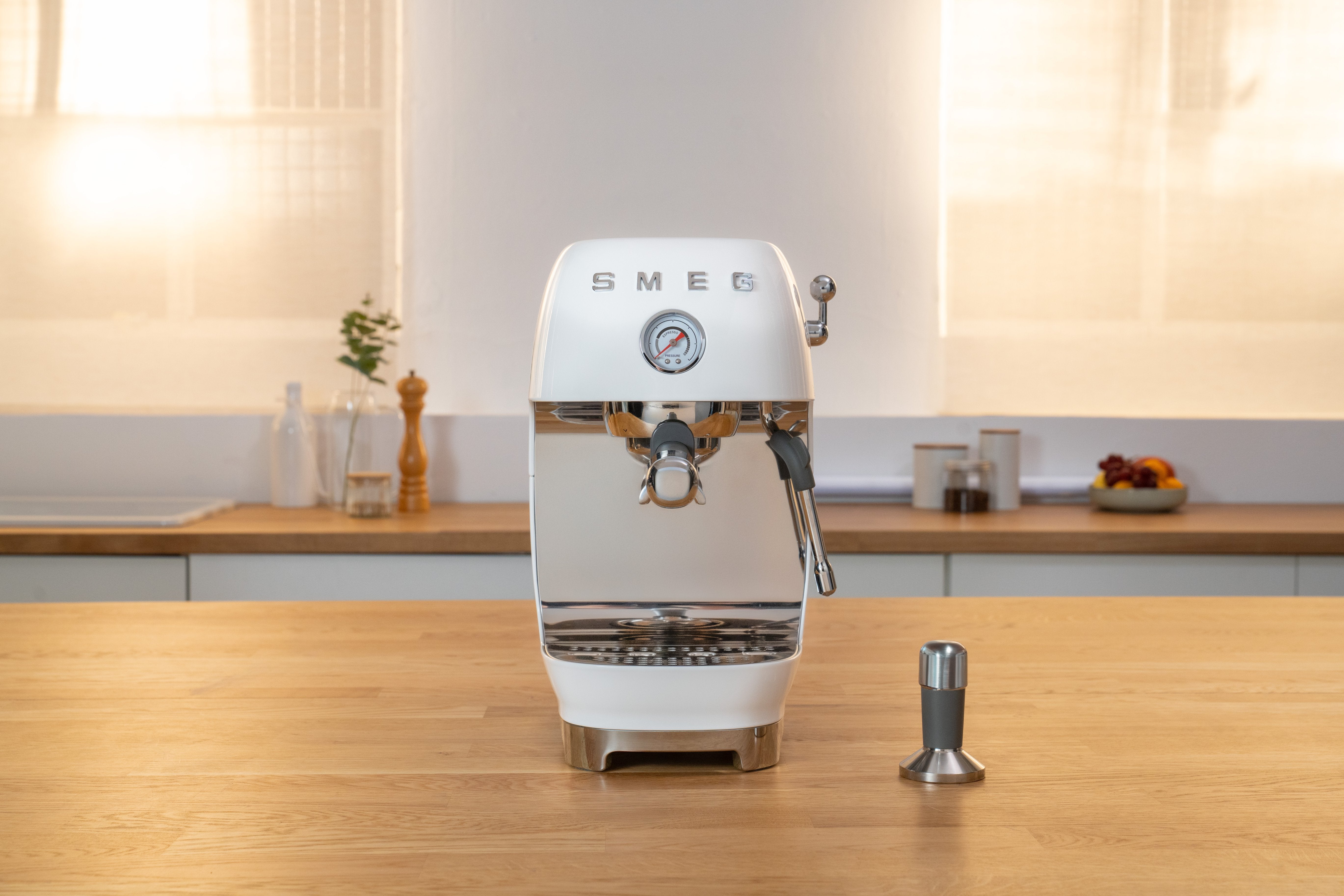 EAN 8017709349424 - Smeg ECF03WHEU cafetera eléctrica Semi-automática Máquina espresso 1,4 L imagen 21