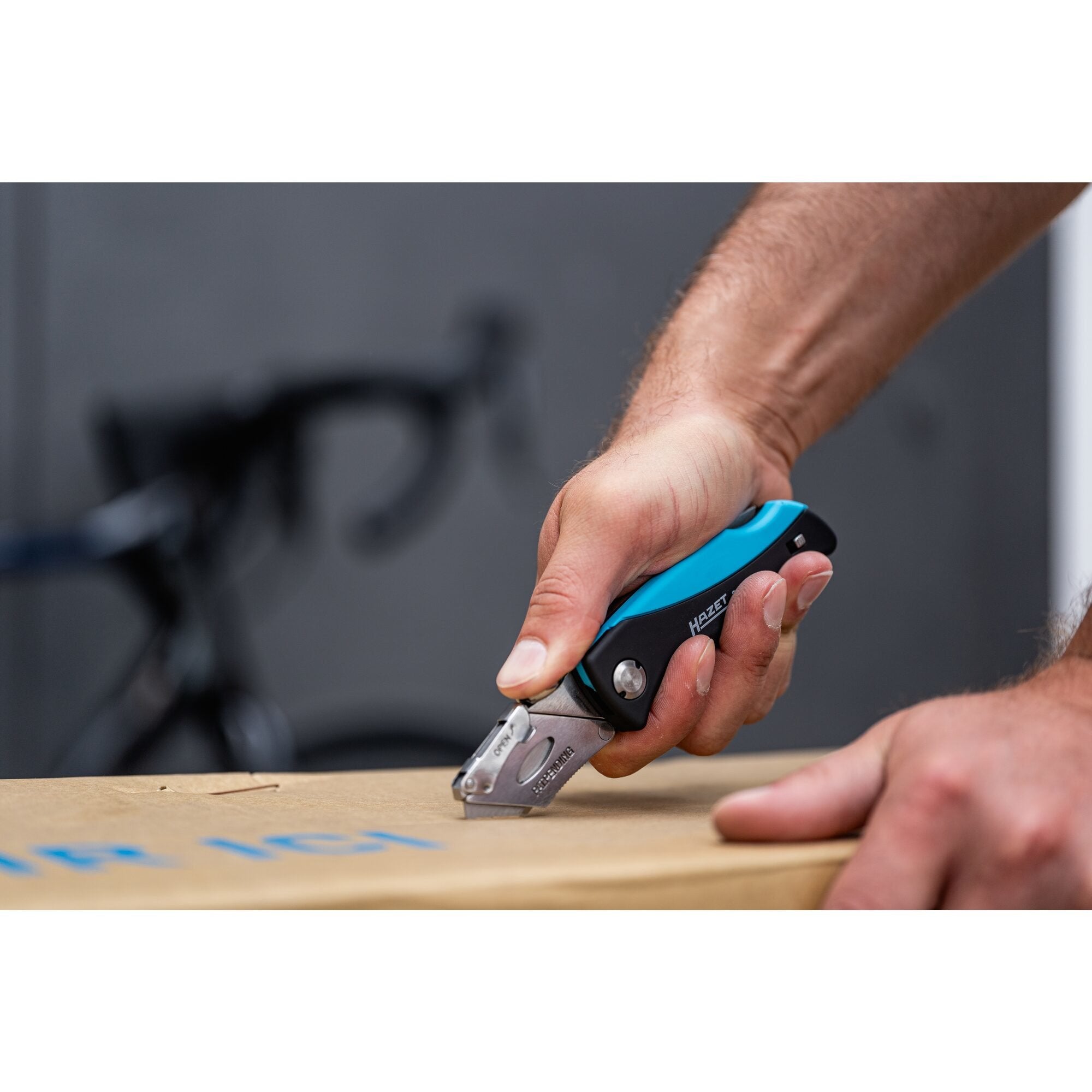 Navaja Hazet 2157-1 (Negro/Azul, Mango Cómodo De Abs Resistente A Golpes) 2157-1 2157-1