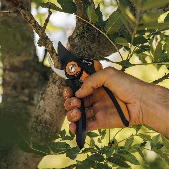 EAN 6411501111166 - Fiskars Plus SmartFit P541 tijeras de podar Evitar Negro, Naranja imagen 2