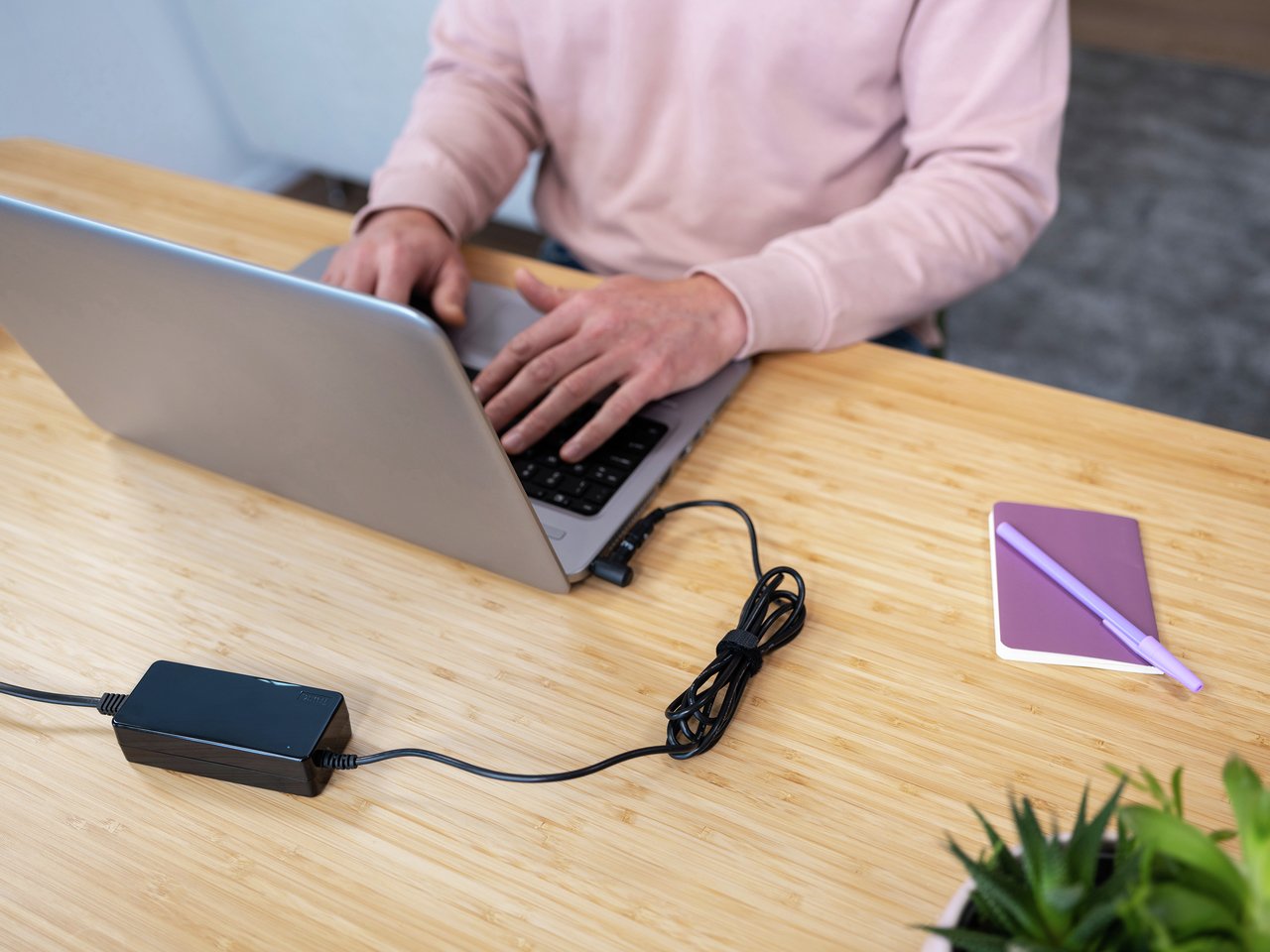 EAN 8713439219043 - Trust Primo adaptador e inversor de corriente Interior 45 W Negro imagen 6