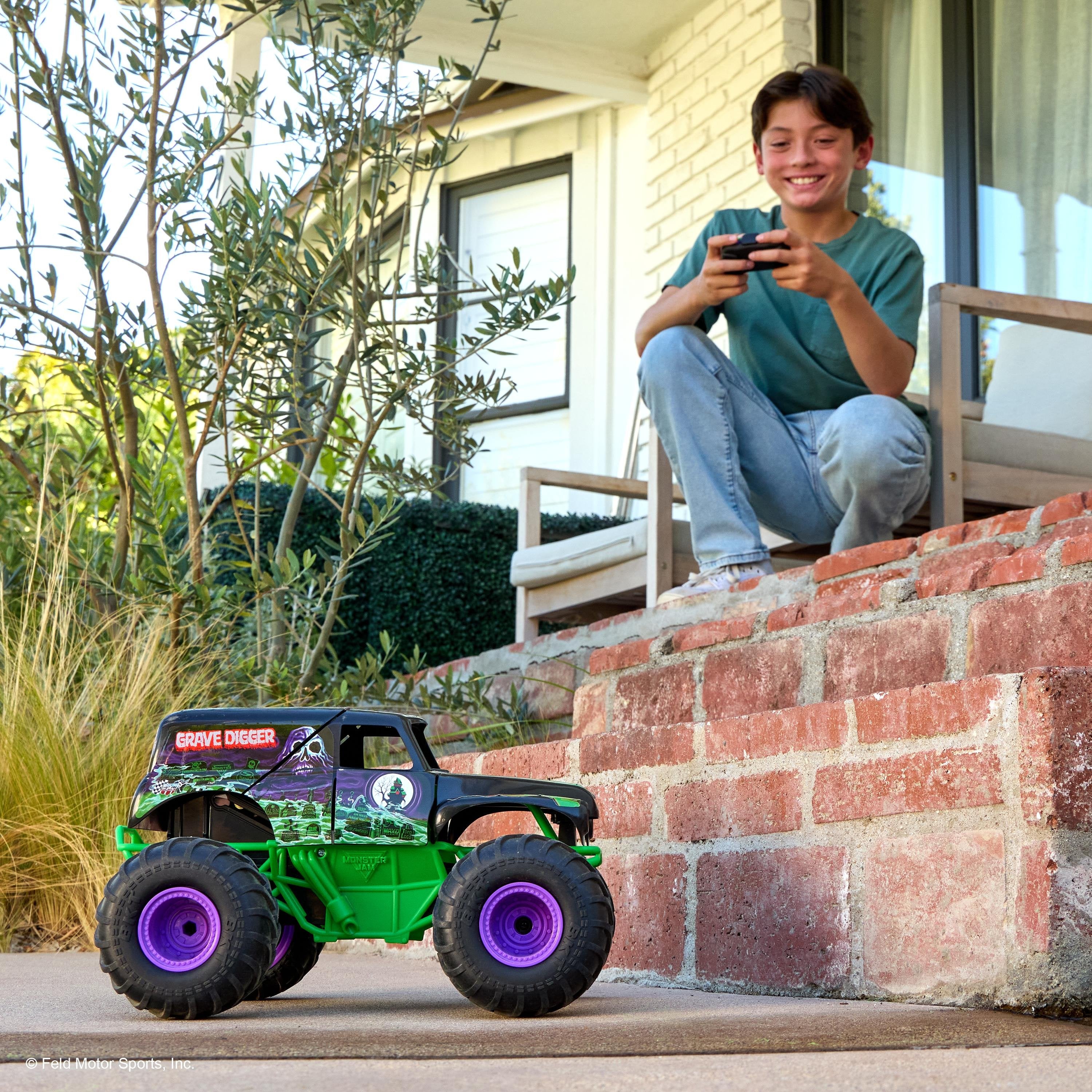 EAN 681147058415 - Monster Jam Master - Wreck & Repair Grave Digger imagen 2