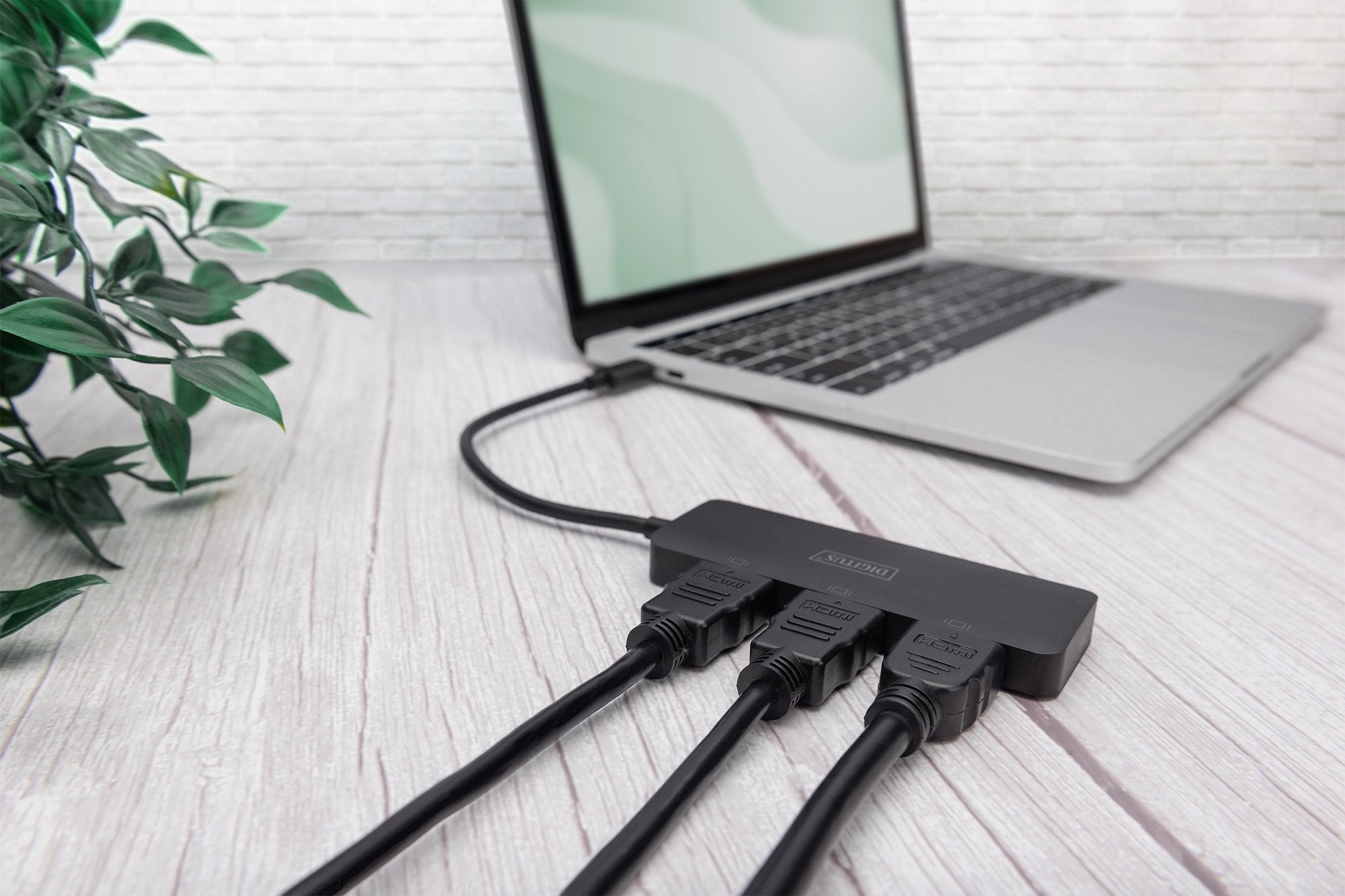 Digitus Usb-Hub 3-Port C ->3xhdmi M.Cable Negro