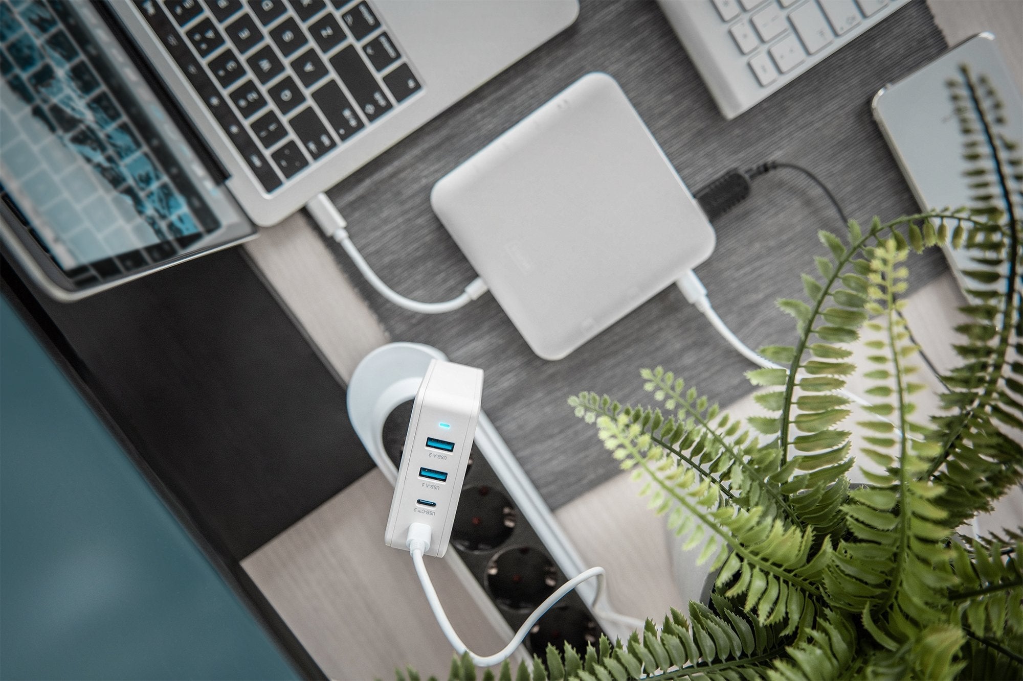 Digitus Universal Ladeadapter Usb-C 100w Usb-C & -A Pd 3.0 Blanco