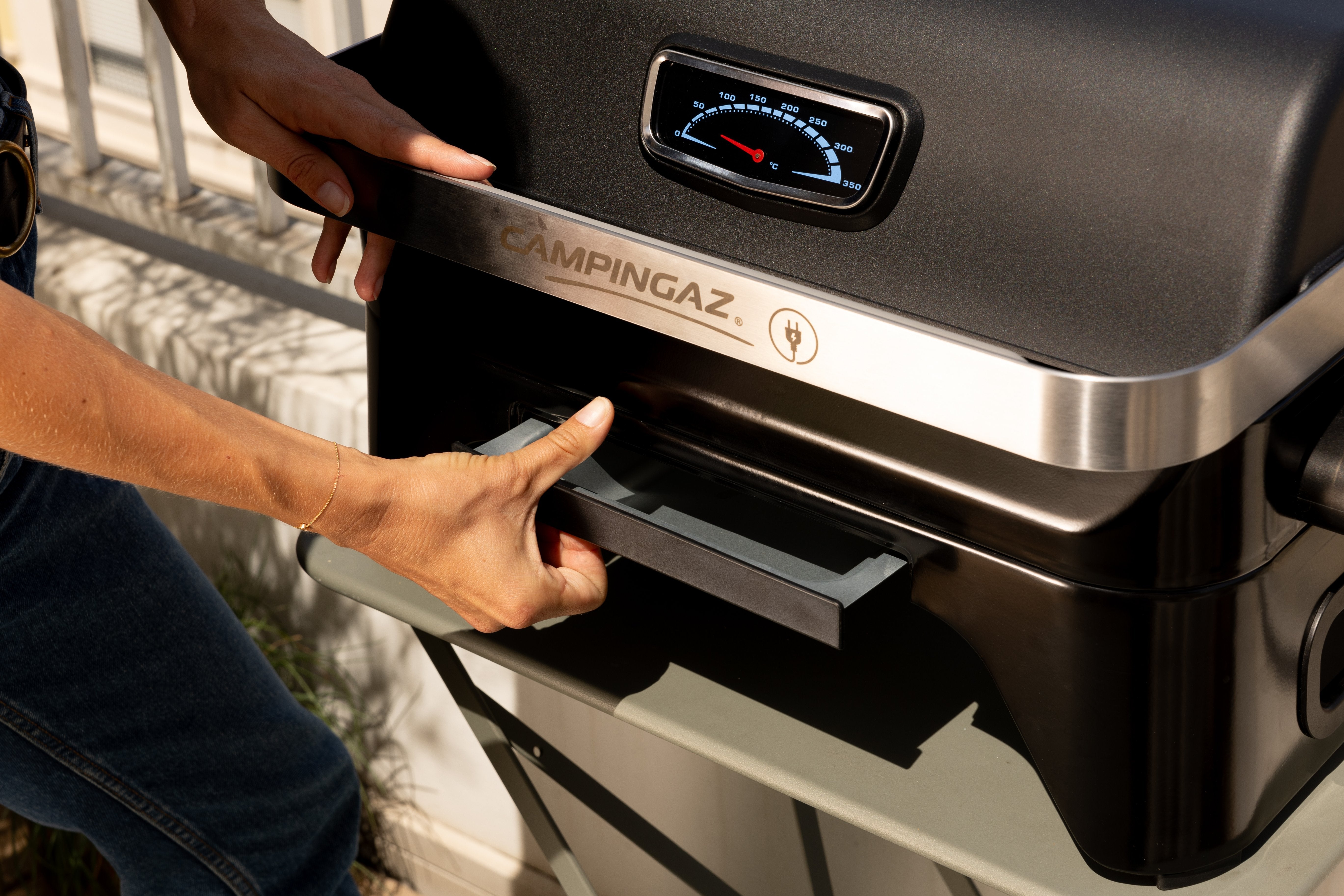 Parrilla Eléctrica Campingaz Attitude 2go Eléctrica Negra/Plateada, 2.000 Vatios, Modelo 2024 2177560