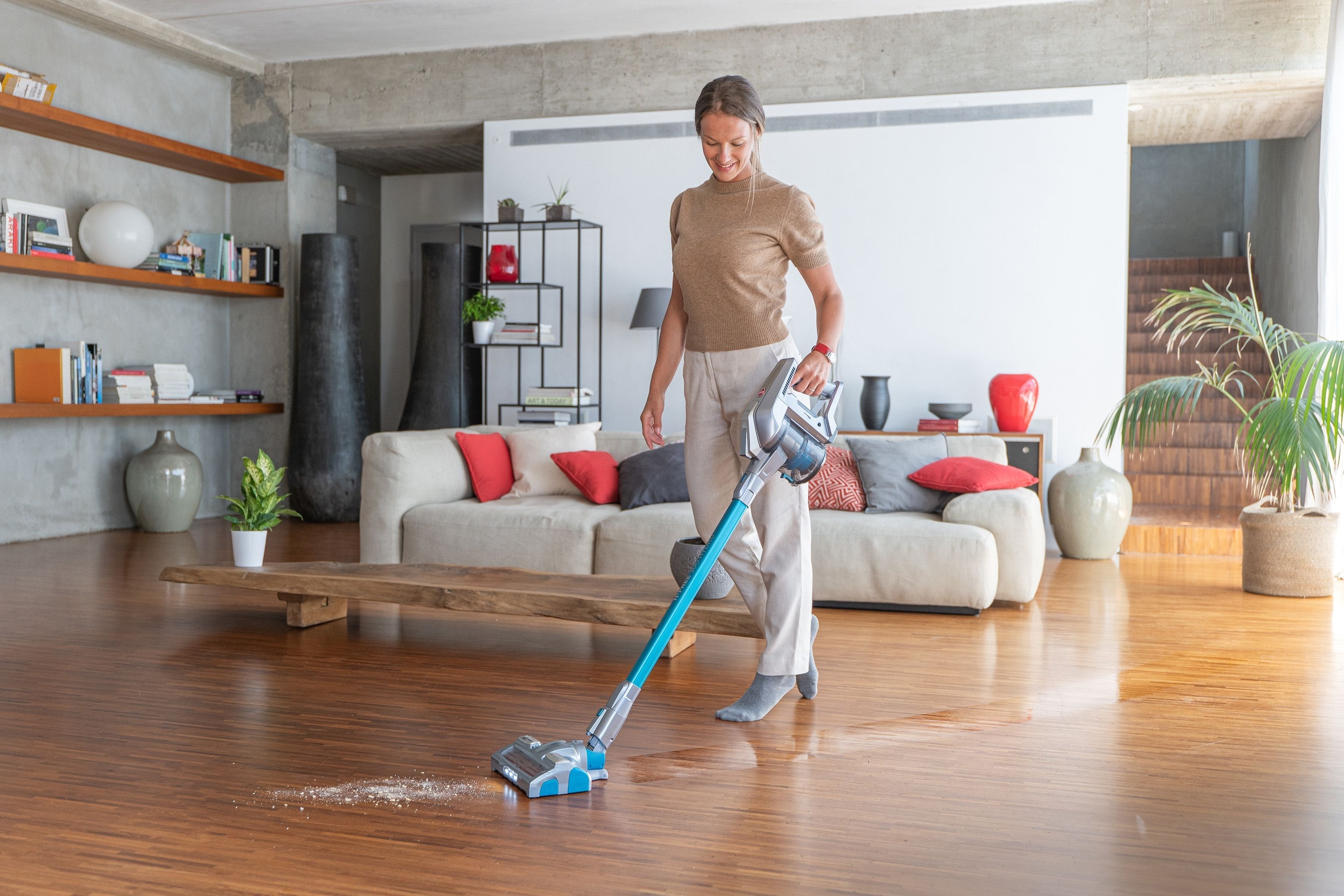 EAN 8059019015675 - Hoover HF322YHM 011 Aspiradora escoba 2 en 1 Batería Secar Tela Sin bolsa 0,7 L 280 W Gris imagen 4