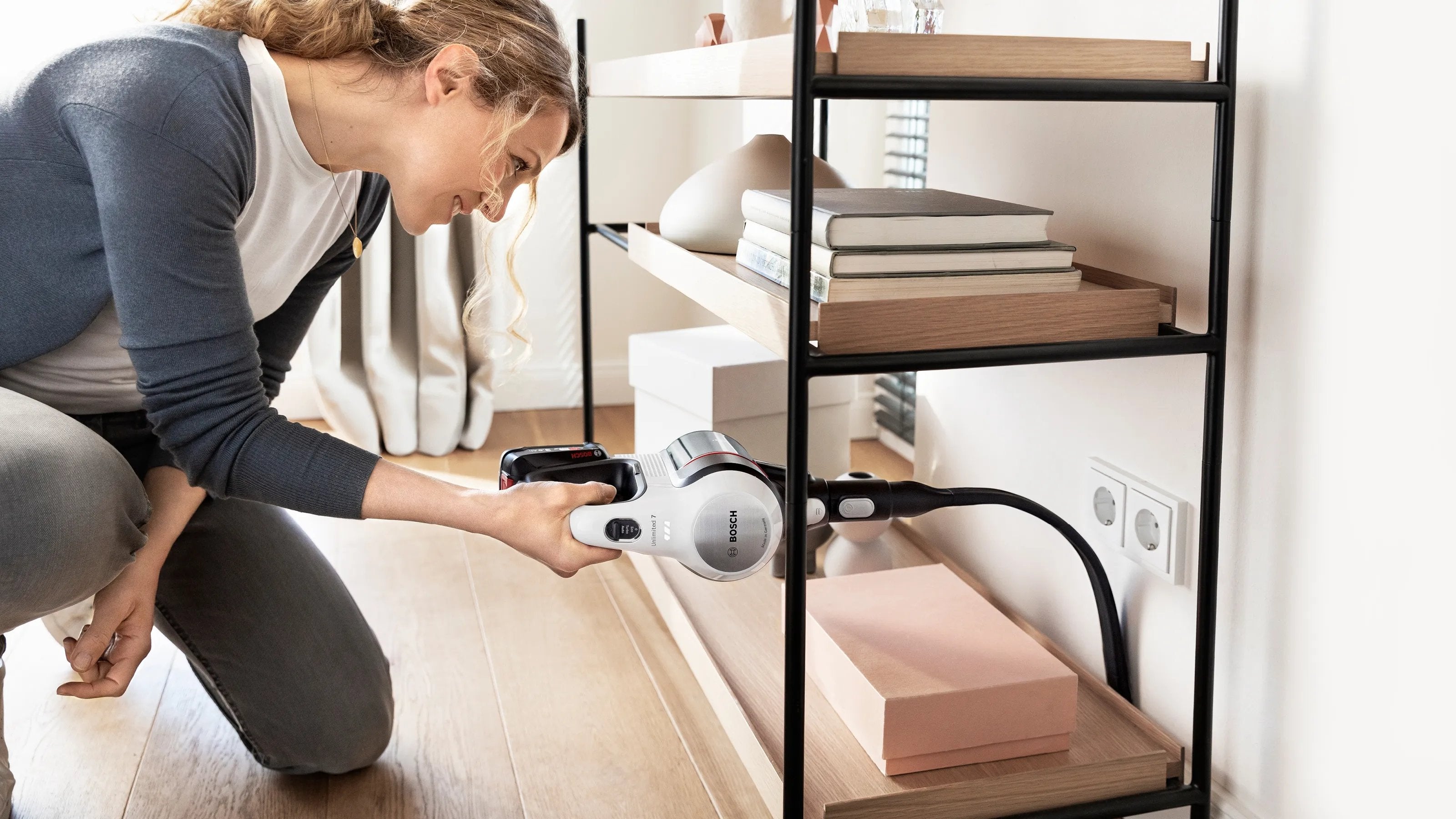 EAN 4242005307012 - Bosch BCS711XXL aspiradora de pie y escoba eléctrica Aspiradora escoba Batería Secar Sin bolsa 0,3 L Blan imagen 14