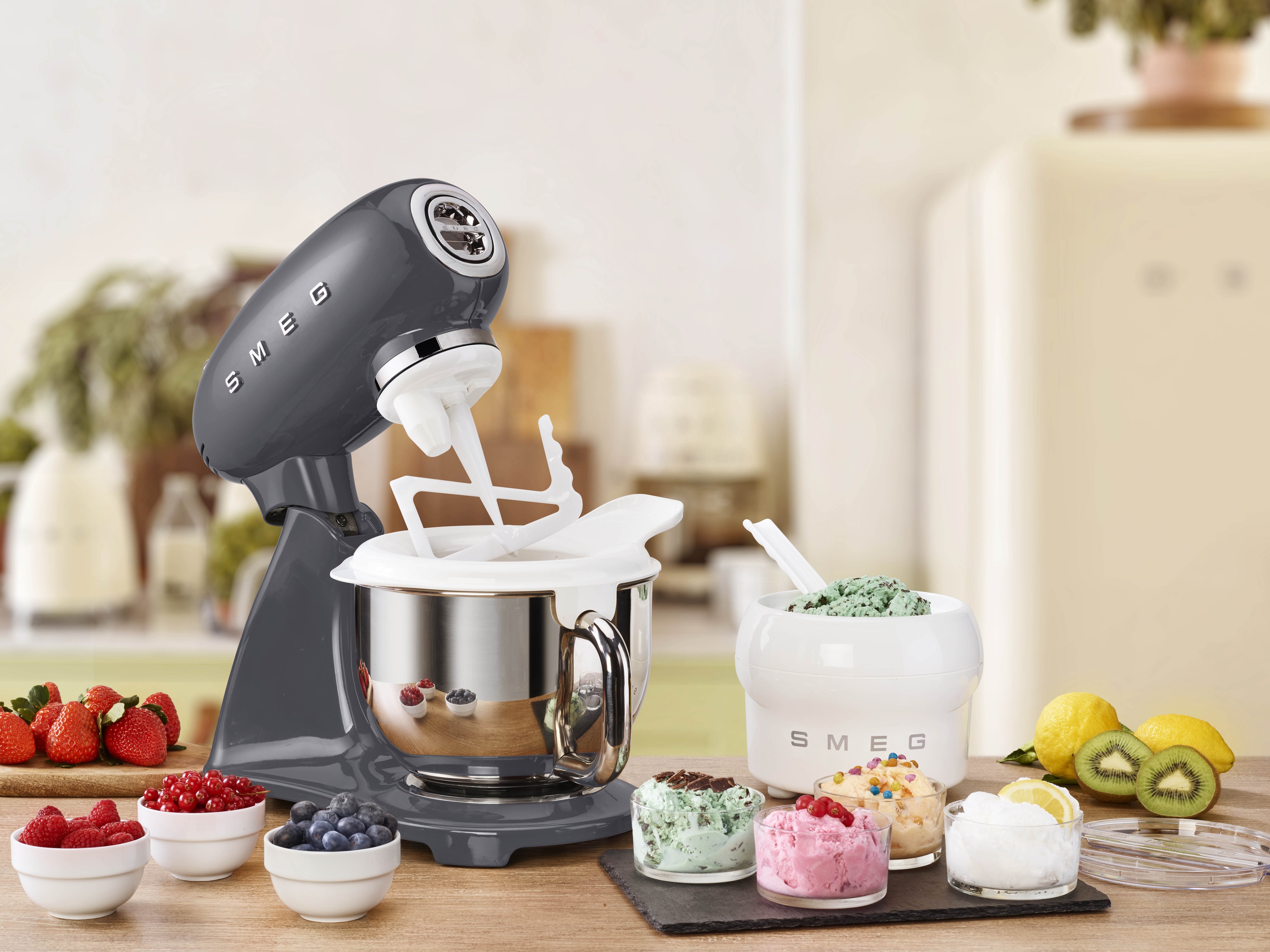 EAN 8017709294892 - Smeg SMF03GREU batidora Batidora de varillas 800 W Gris imagen 13