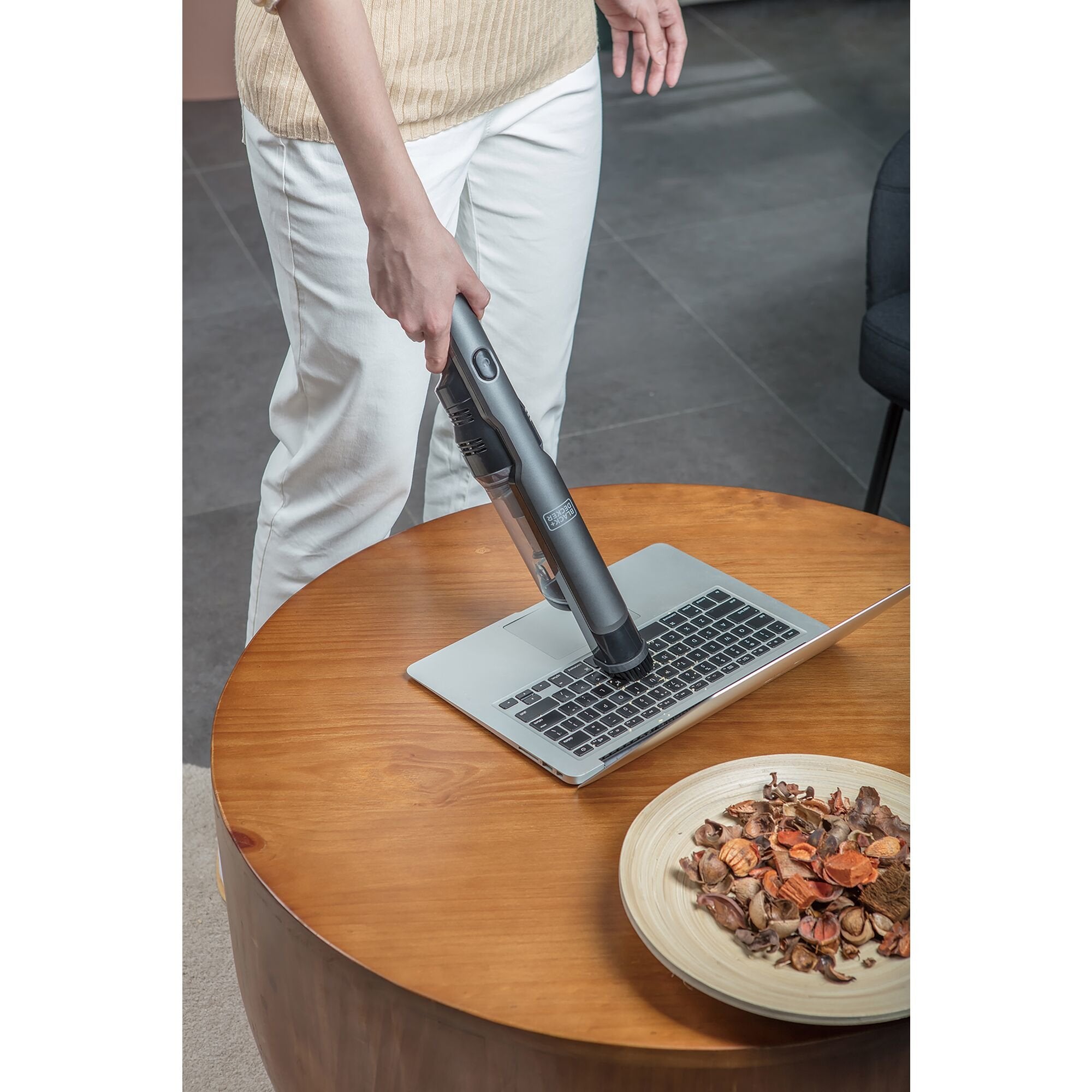 Aspiradora De Mano Black & Decker Dvc320b21-Qw Titanio