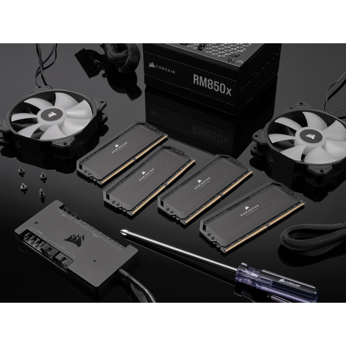 EAN 840006669685 - Corsair Dominator CMT32GX5M2E6200C36 módulo de memoria 32 GB 2 x 16 GB DDR5 288-pin DIMM imagen 4