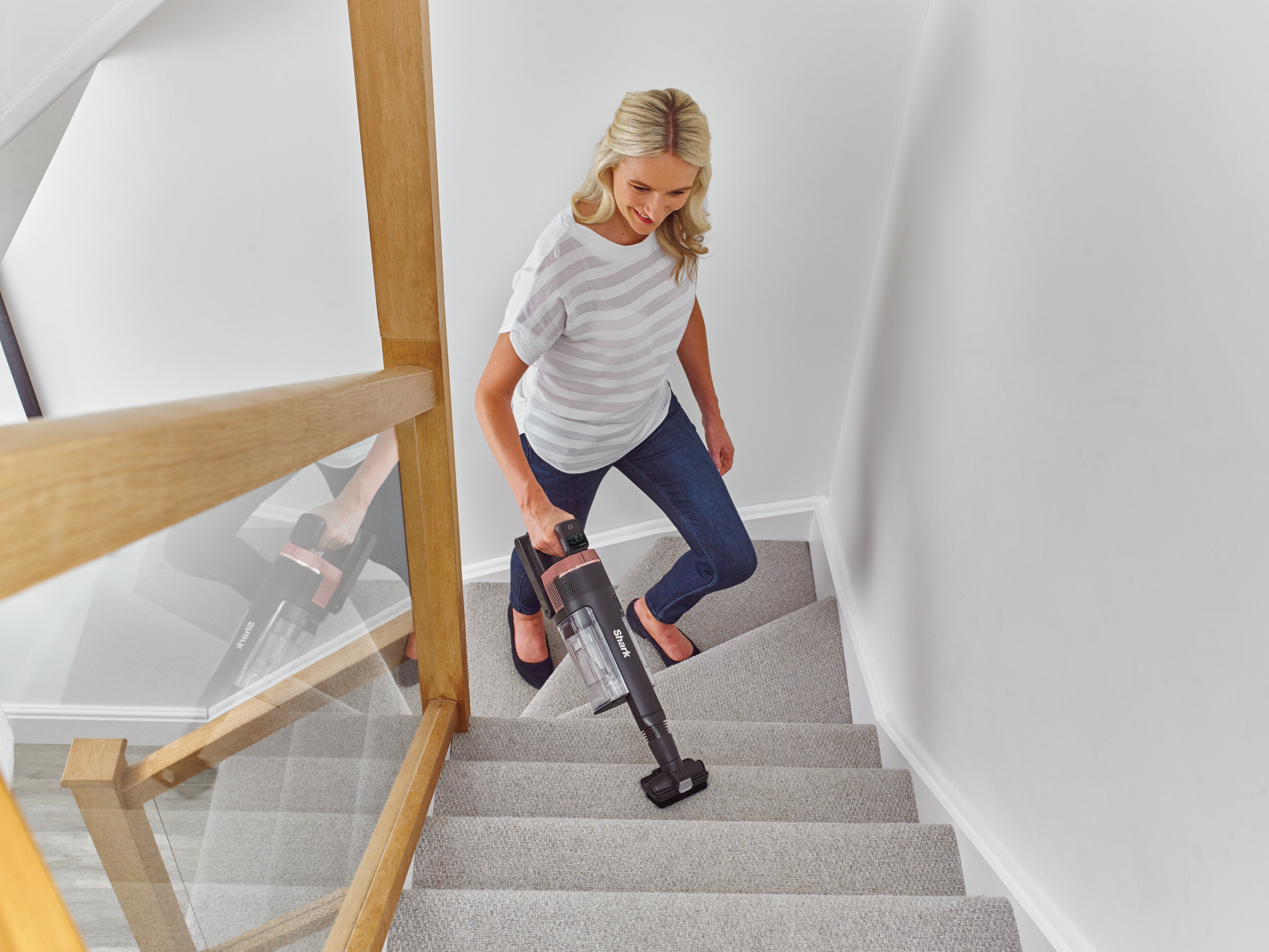 EAN 0622356254601 - Shark Stratos Aspiradora escoba 2 en 1 Batería Secar Sin bolsa Negro, Durazno imagen 28