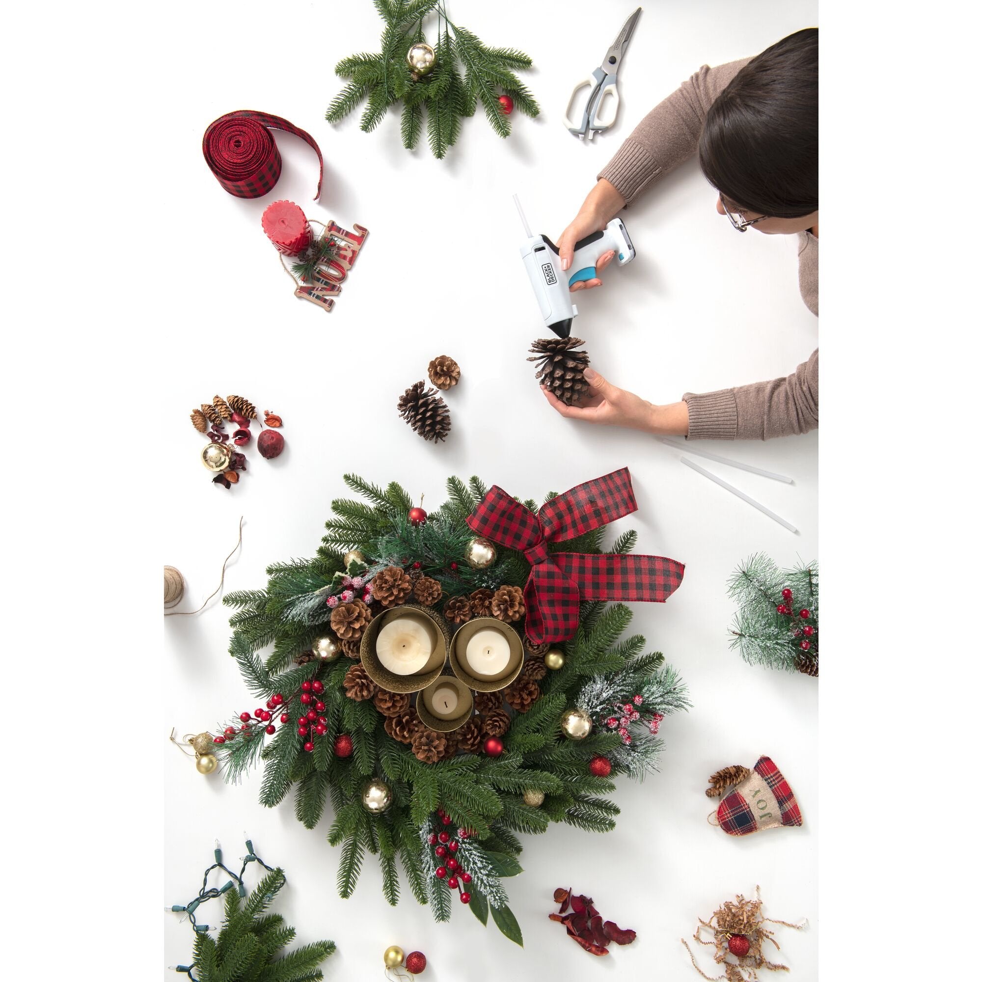 EAN 5035048788660 - Black & Decker BCGL115-XJ pistola y lápiz de silicona caliente imagen 11