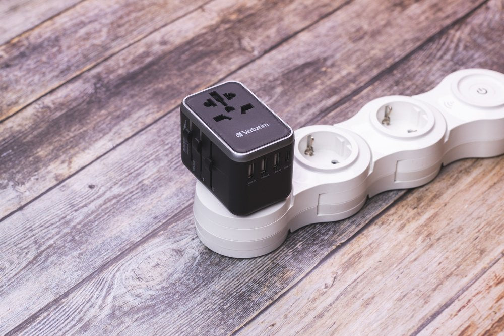 Verbatim Uta-04 Adaptador Con 1 Puerto Usb-C - 3 Puerto Usb-A - 1 Puerto Usb-C