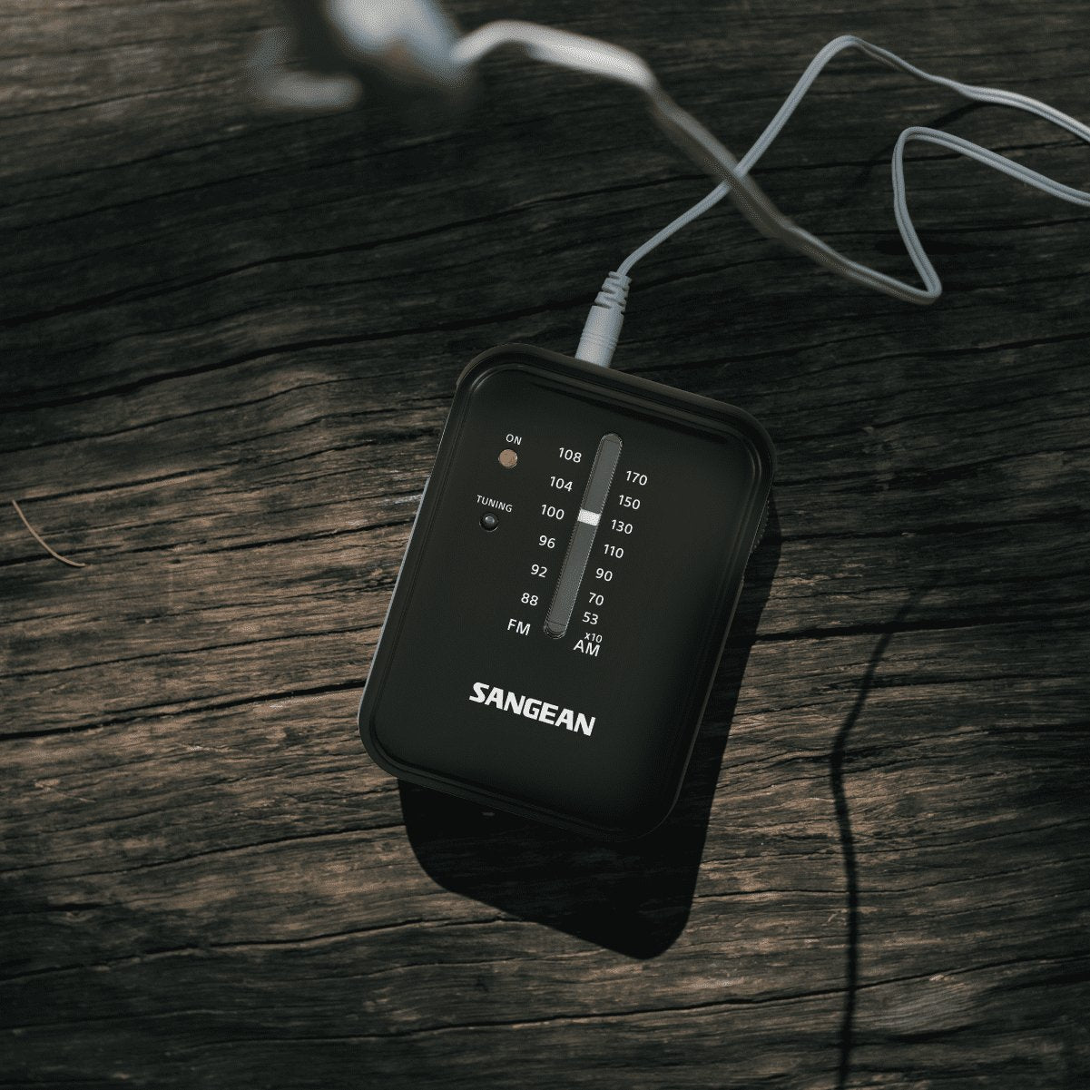 Sangean Sr-32 Negro Radio De Bolsillo Fm/Am Altavoz Integrado Jack Y Correa