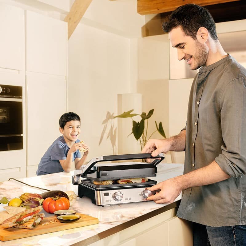 Grill Braun Cg7020 2000w Negro. Inox
