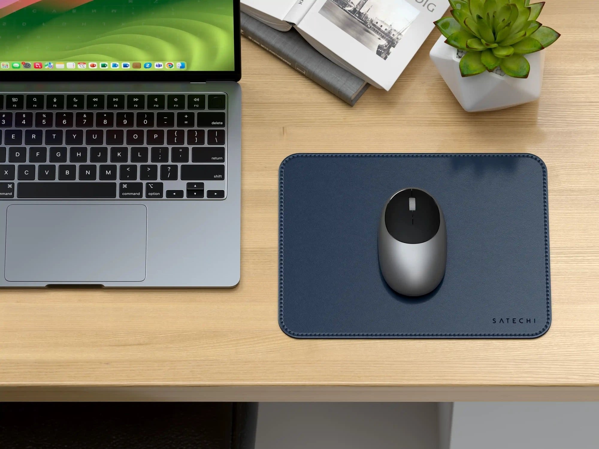 Satechi Vegan-Leather Premium Mouse Pad Blau