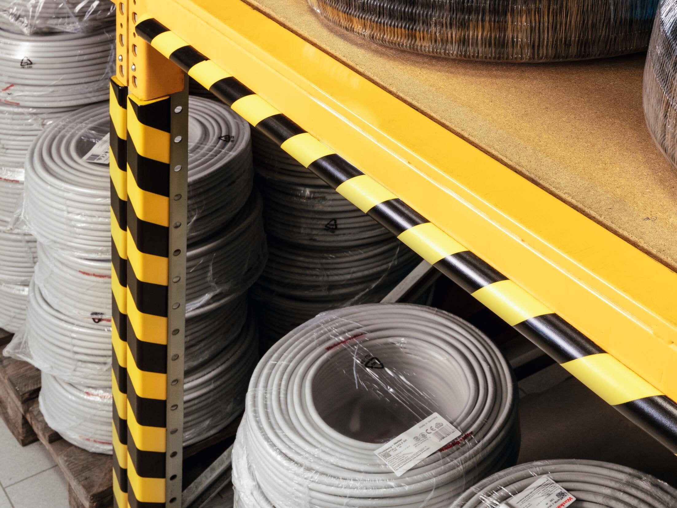 Perfil Protector De Esquinas Durable C25r Amarillo Negro Autoadhesivo 1m