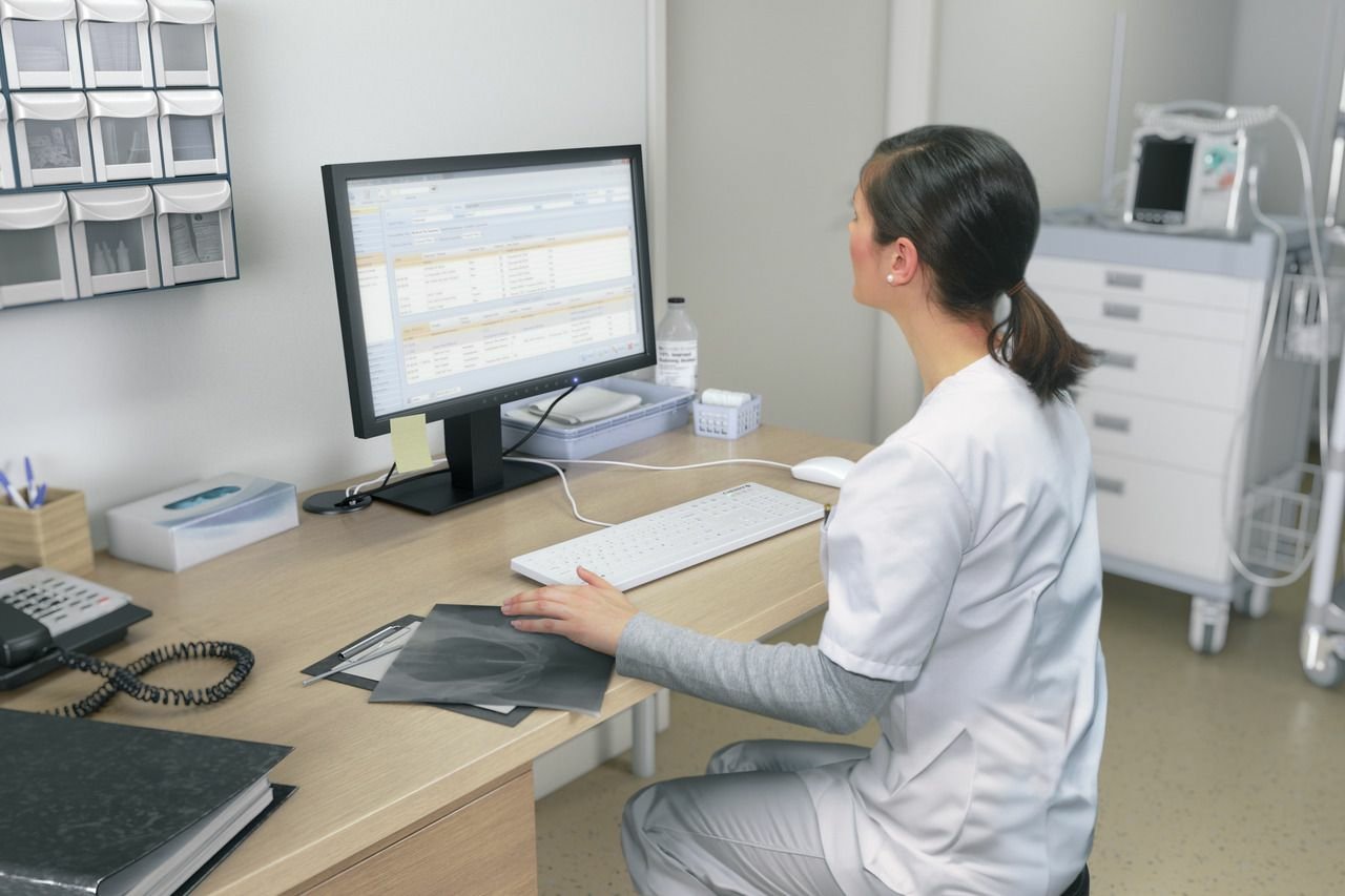 EAN 7061117027727 - CHERRY AK-C8112 teclado Médico USB QWERTY Español Blanco imagen 9