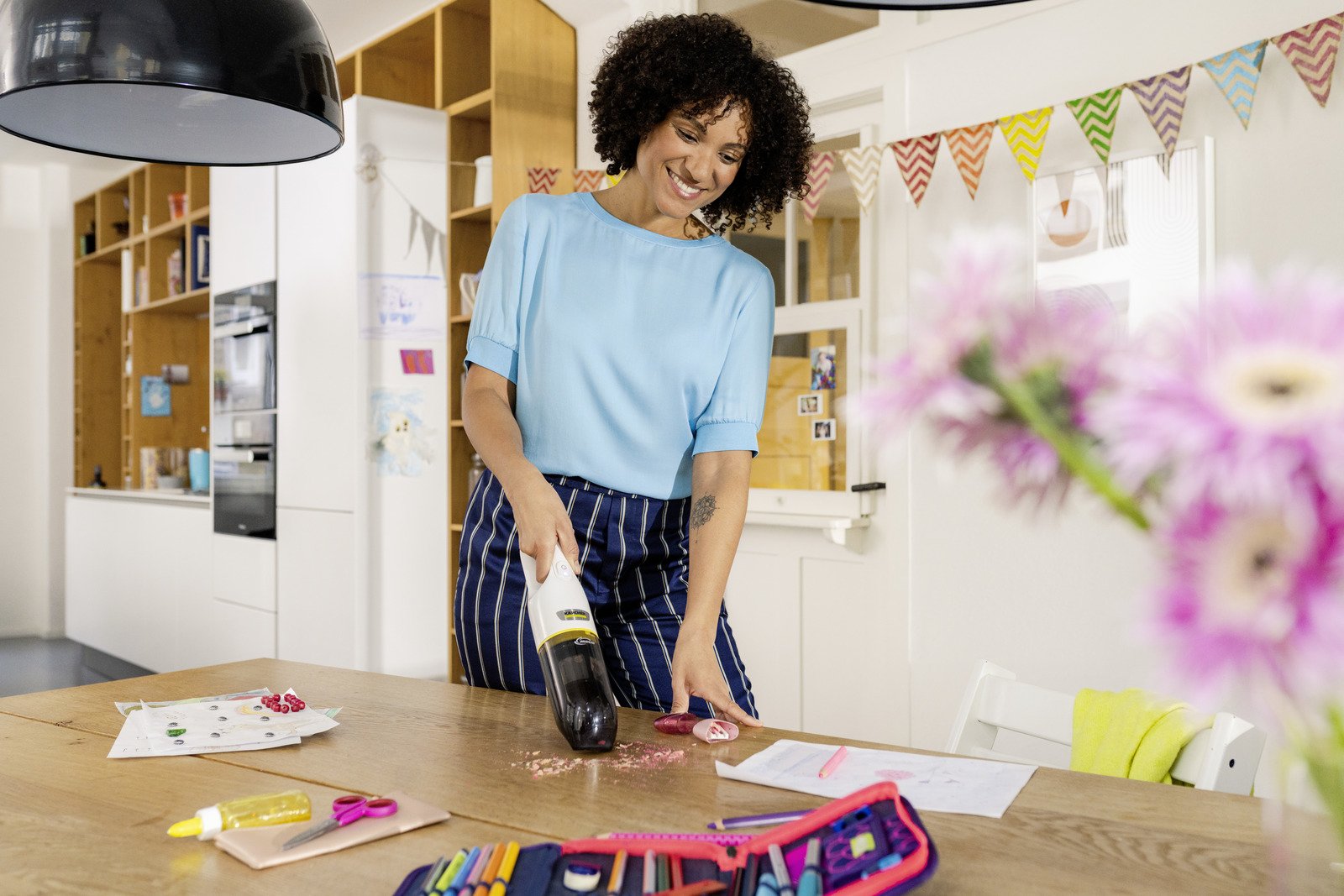 EAN 4054278990514 - Kärcher CVH 3 Plus aspiradora de mano Negro, Blanco Sin bolsa imagen 5