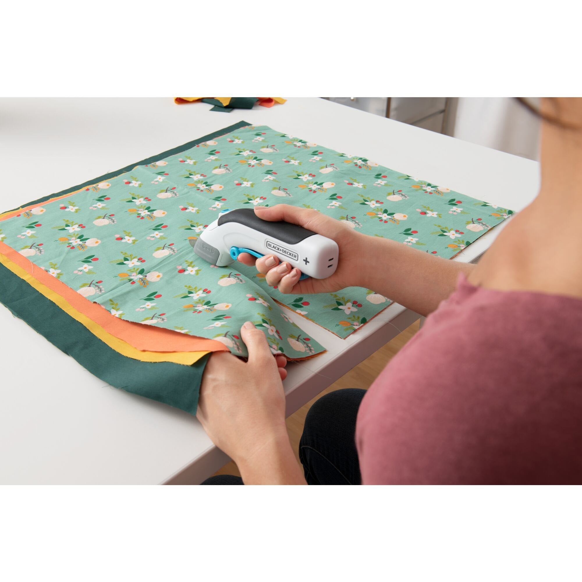 EAN 5035048788615 - Black & Decker BCSC115-XJ tijera de escritorio y manualidades imagen 7