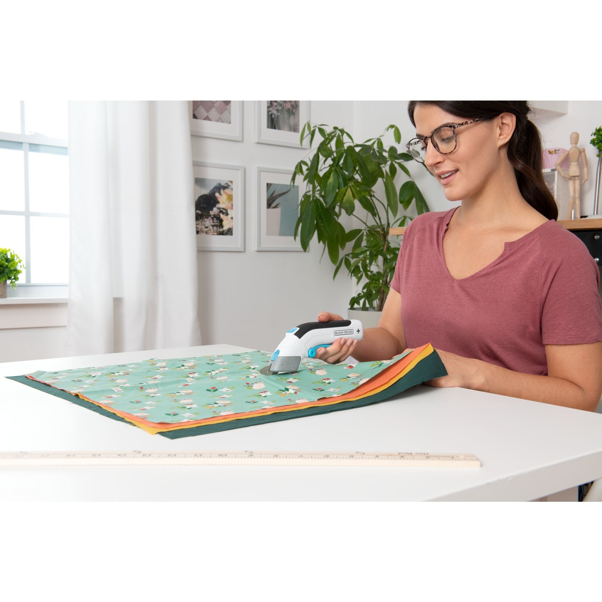 EAN 5035048788615 - Black & Decker BCSC115-XJ tijera de escritorio y manualidades imagen 6