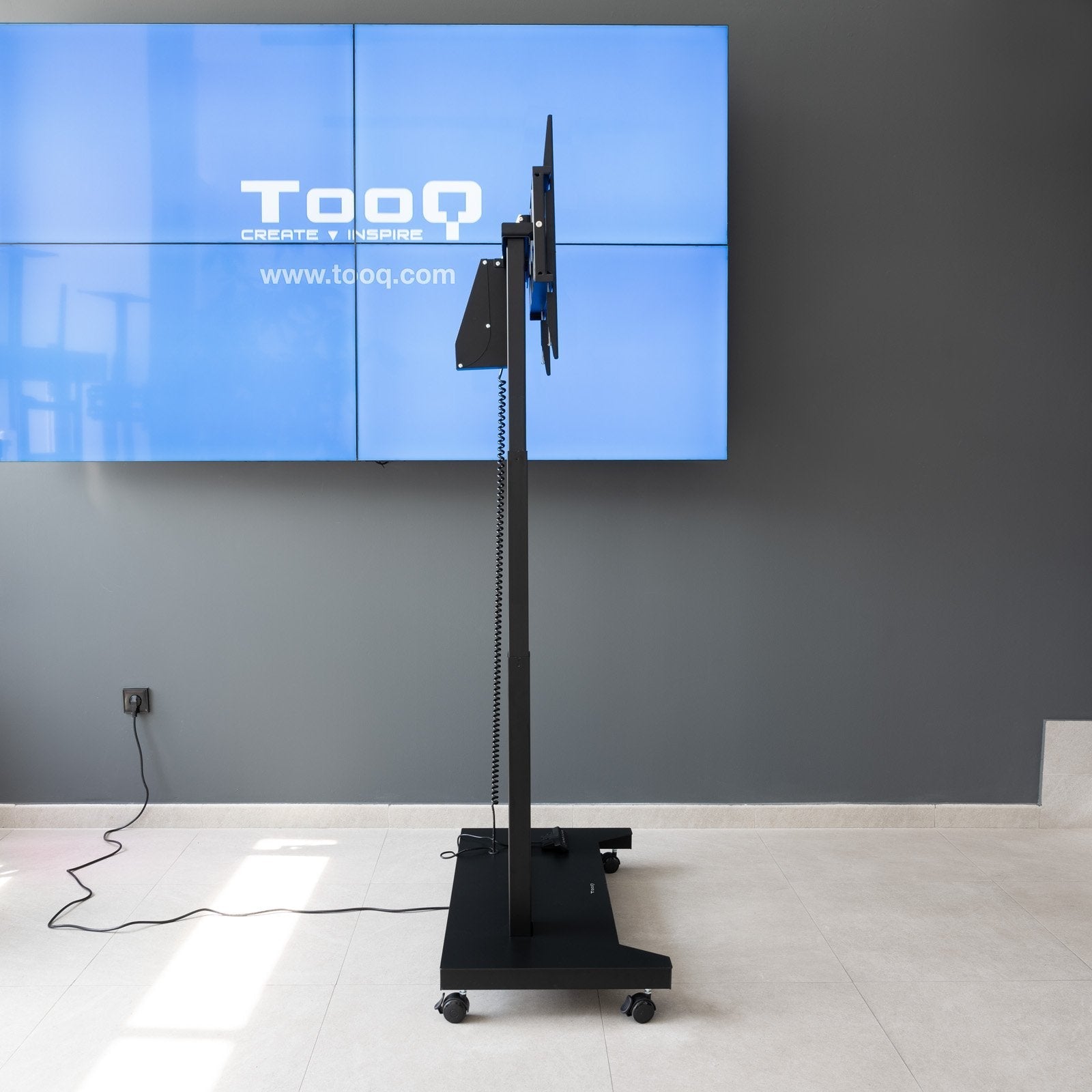 Soporte Suelo Ruedas Eléctrico "Uros" 52-84 2 Bult