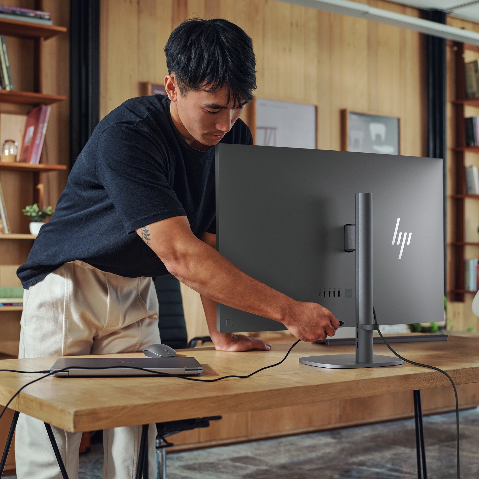 EAN 199896764988 - HP OmniStudio X All-in-One Desktop Next Gen AI 32-c1009ns PC Copilot+ PC Intel Core Ultra 7 258V 80 cm (31 imagen 12