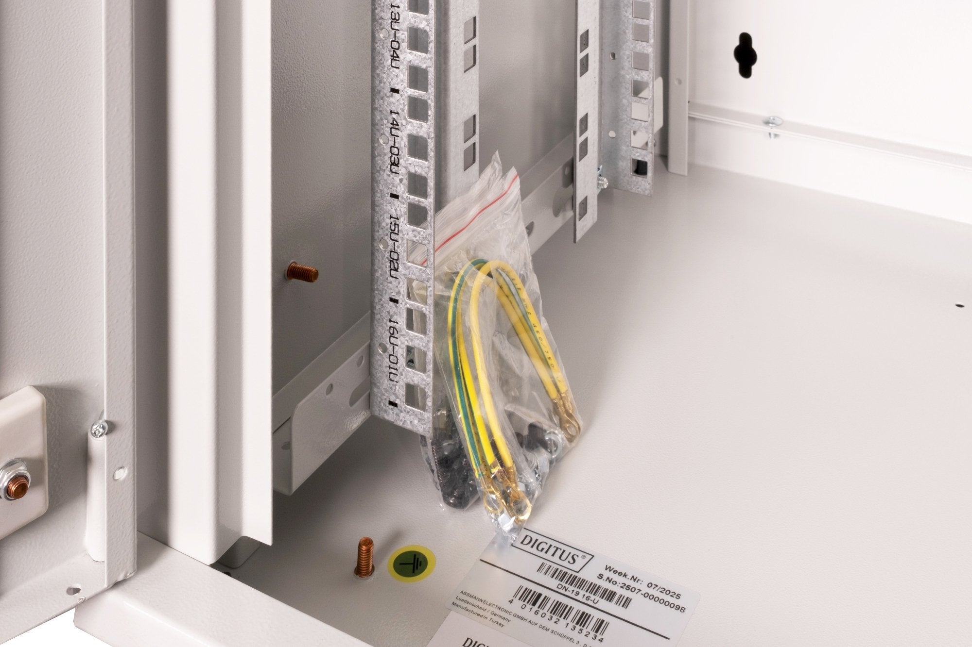 Wall-Mount 19 16u H820xw600xd450