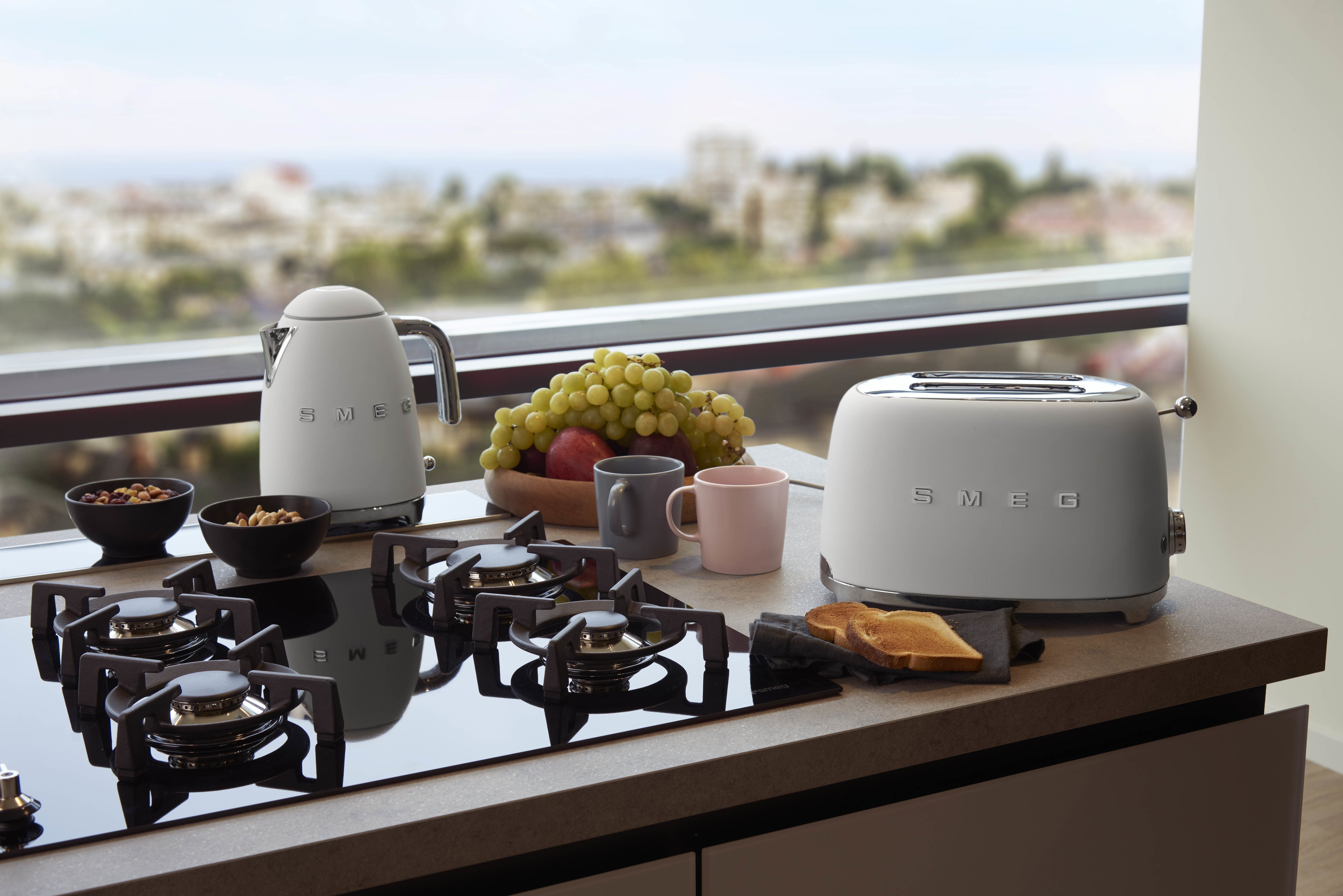 EAN 8017709290719 - Smeg KLF03WHMEU tetera eléctrica 1,7 L 2400 W Blanco imagen 20