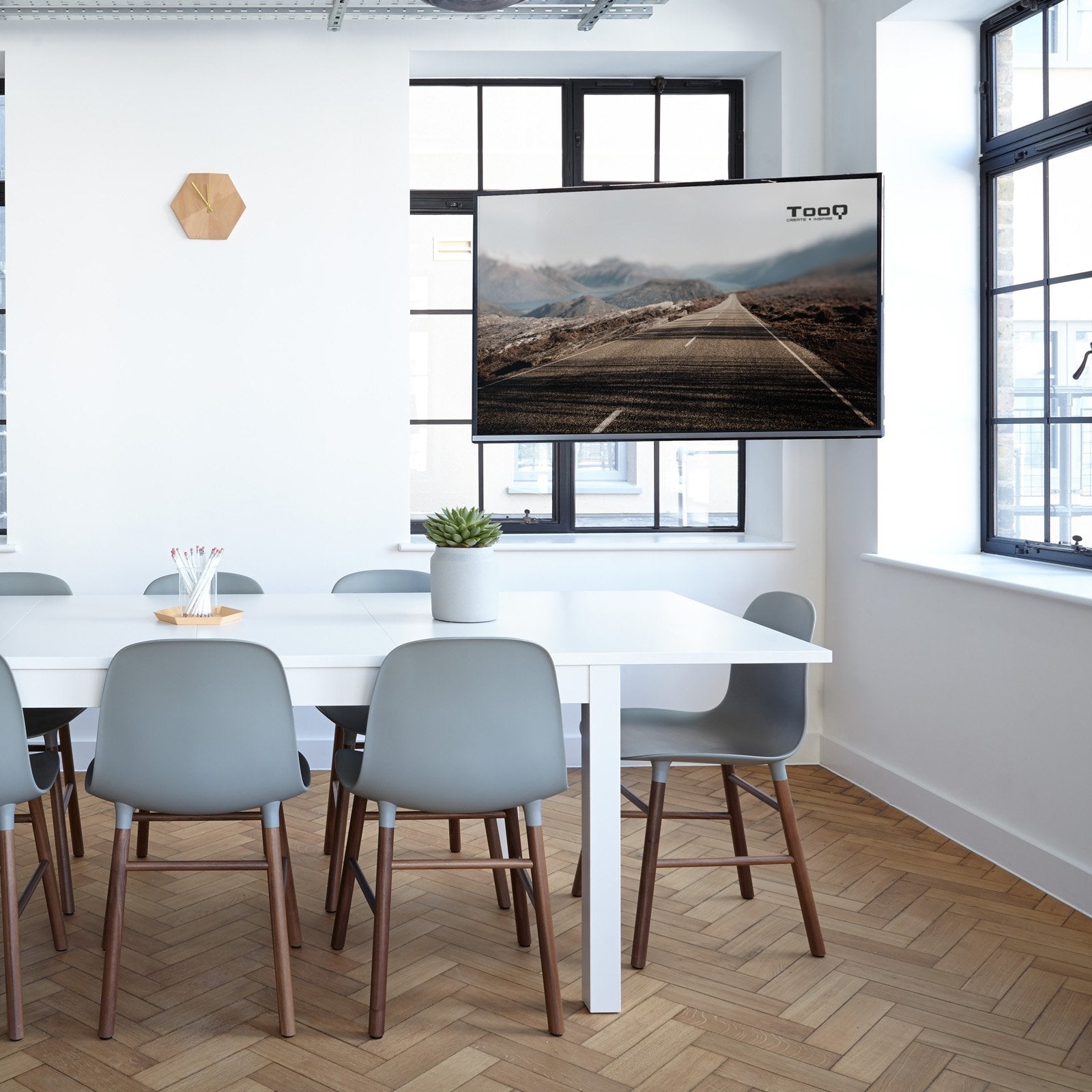 Tooq Soporte De Pared Con Doble Brazo Articulado Para Tv De 37"-90" - Giratorio E Inclinable - Peso Max 75kg - Vesa