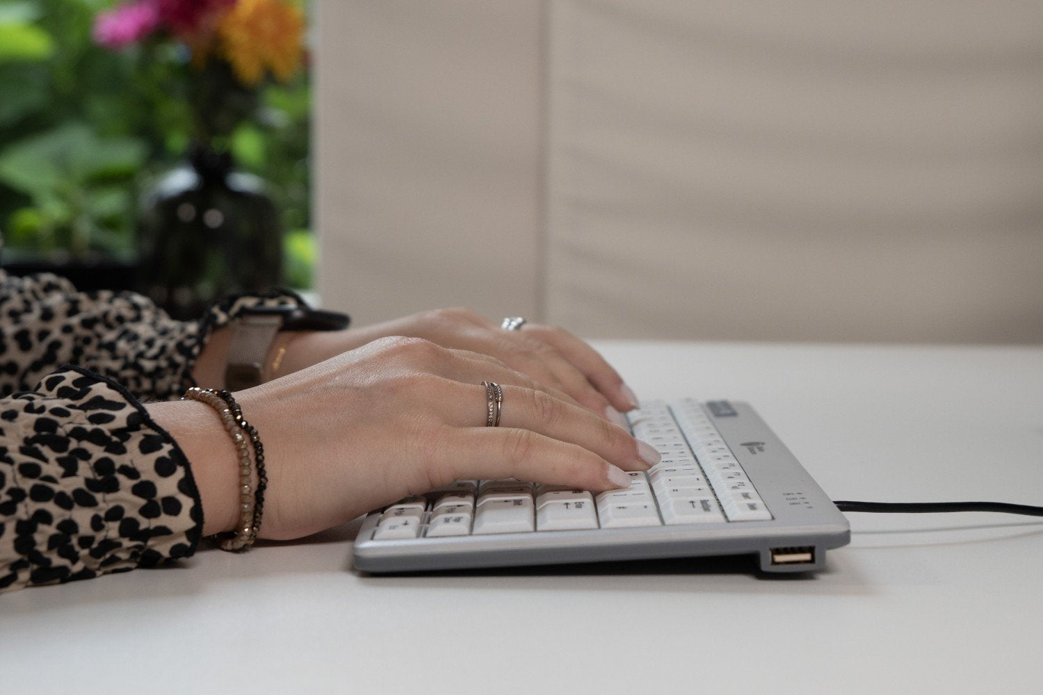 Bakkerelkhuizen Ultraboard 950 V2 Teclado Oficina Usb Qwerty Inglés Del Reino Unido Gris Oscuro, Gris Claro