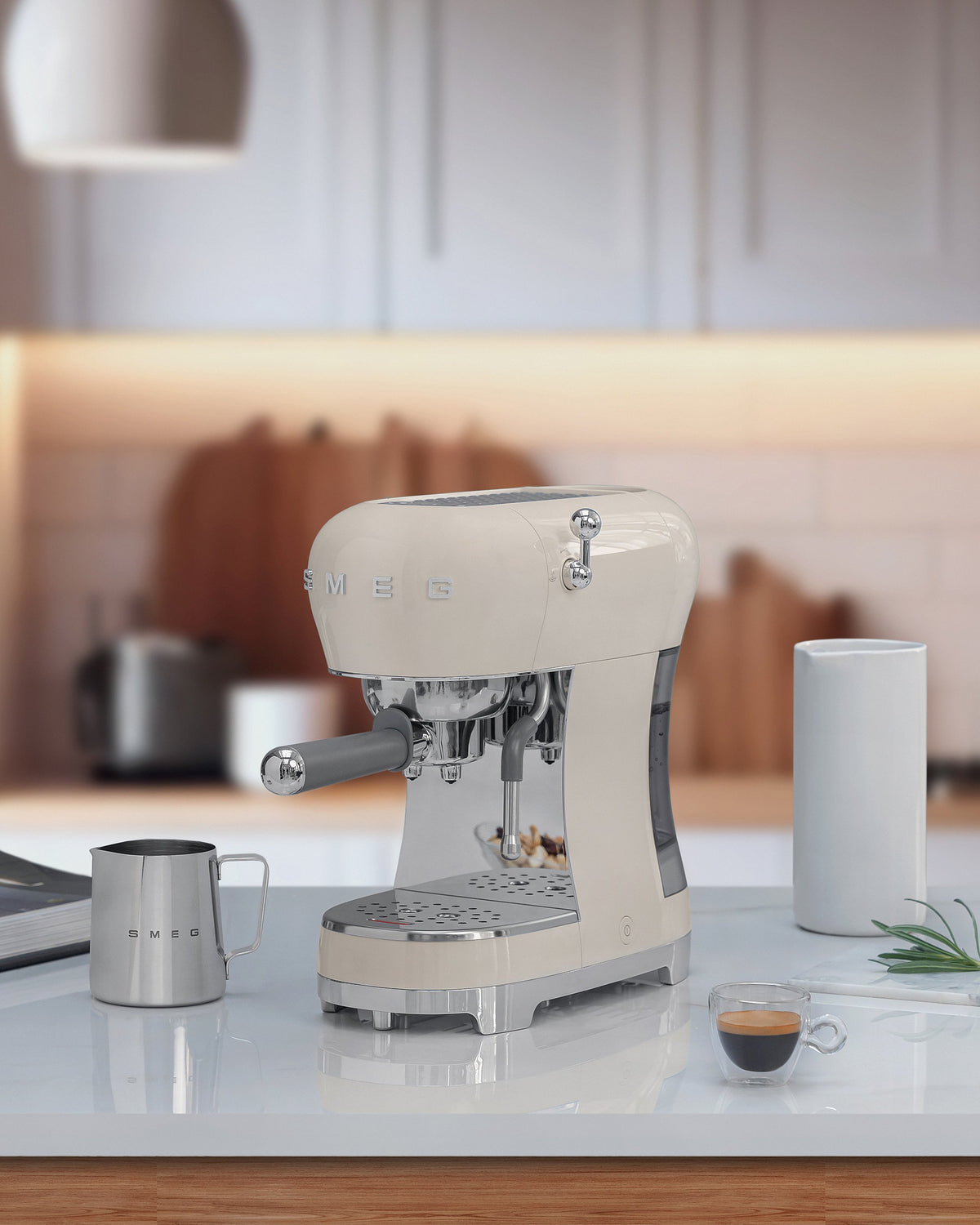 EAN 8017709324827 - Smeg ECF02CREU cafetera eléctrica Manual Máquina espresso 1,1 L imagen 12