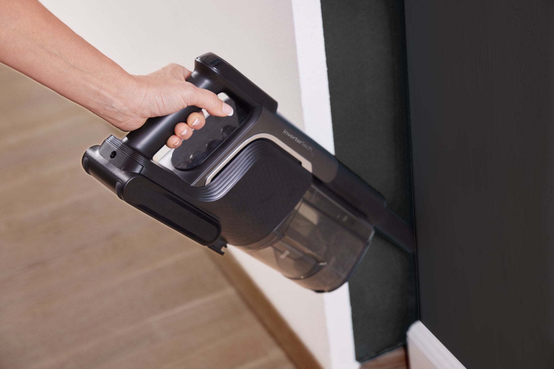 EAN 3838782835797 - Hisense HVC646630A Aspiradora escoba 2 en 1 Batería Secar HEPA Sin bolsa 0,701 L 330 W Negro imagen 36