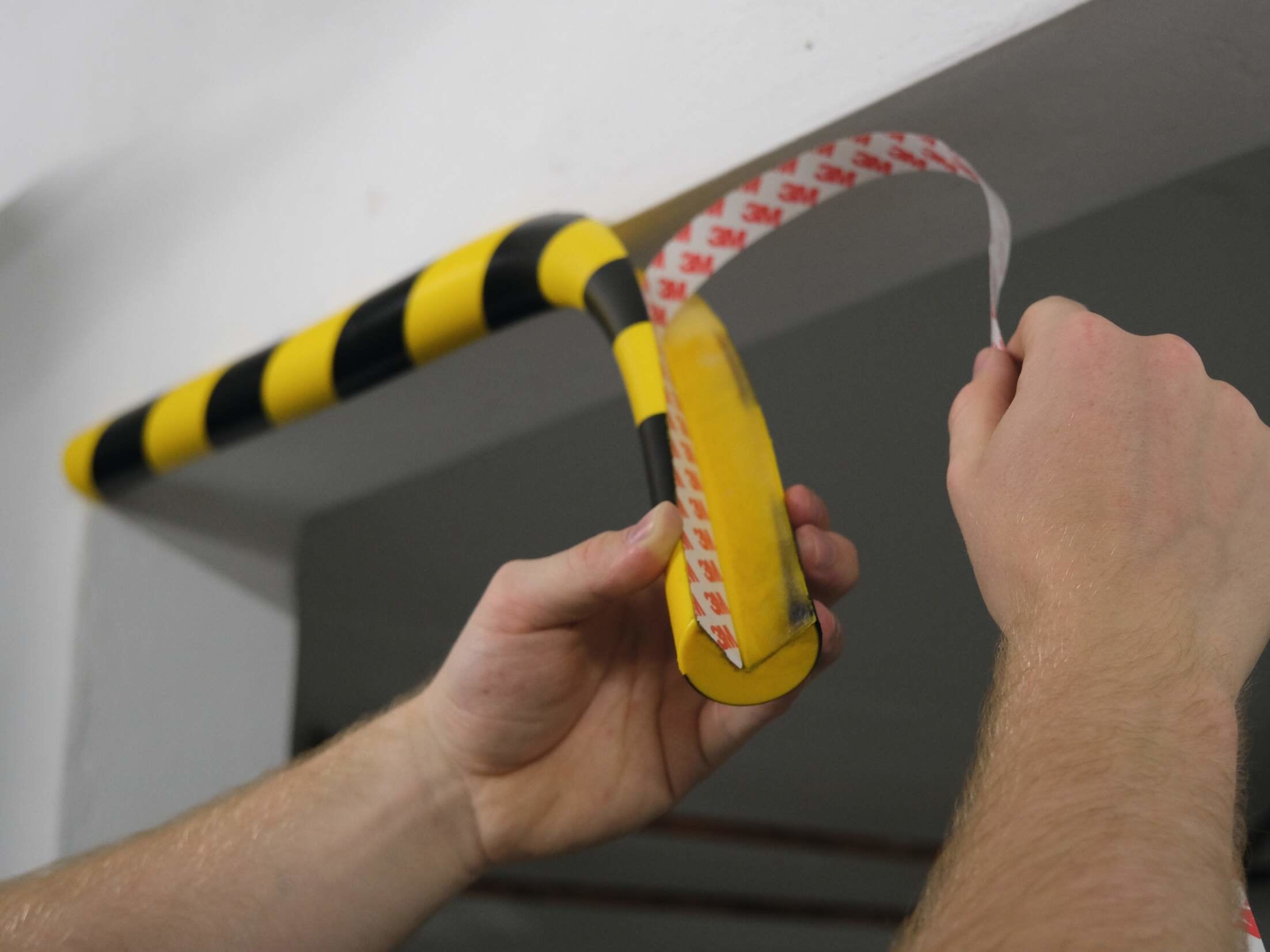 Perfil Protector De Esquinas Durable C25r Amarillo Negro Autoadhesivo 1m