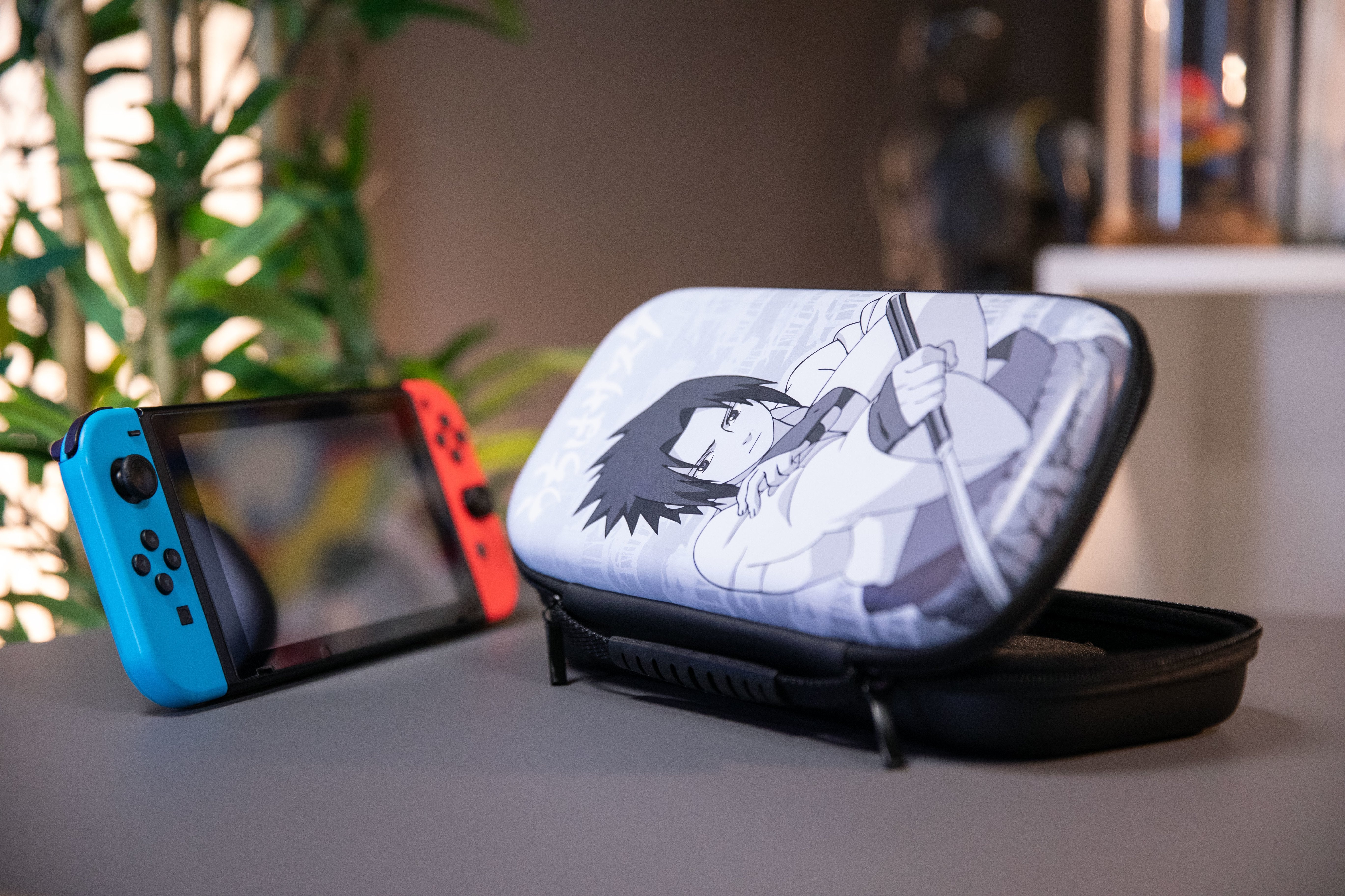 EAN 3328170287678 - Konix Naruto Sasuke Funda protectora rígida Nintendo Negro, Gris, Blanco imagen 5