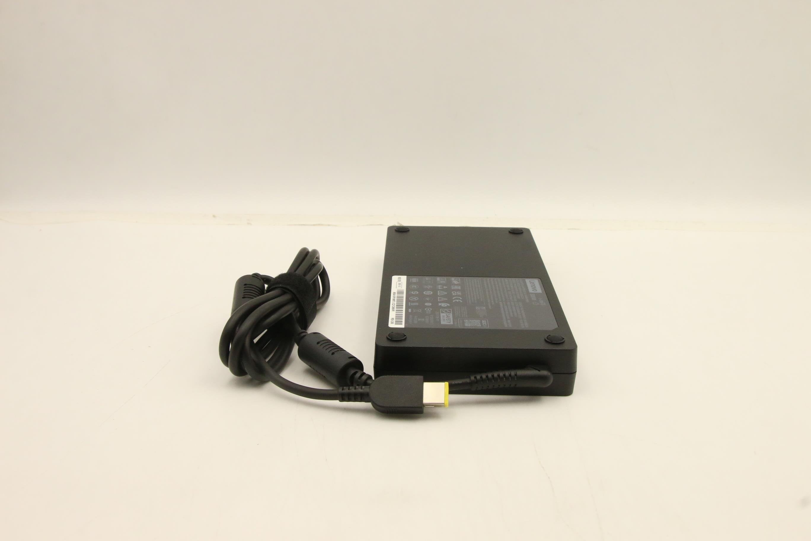 EAN 5704174534075 - Lenovo 5A10W86290 adaptador e inversor de corriente Interior 300 W Negro imagen 3