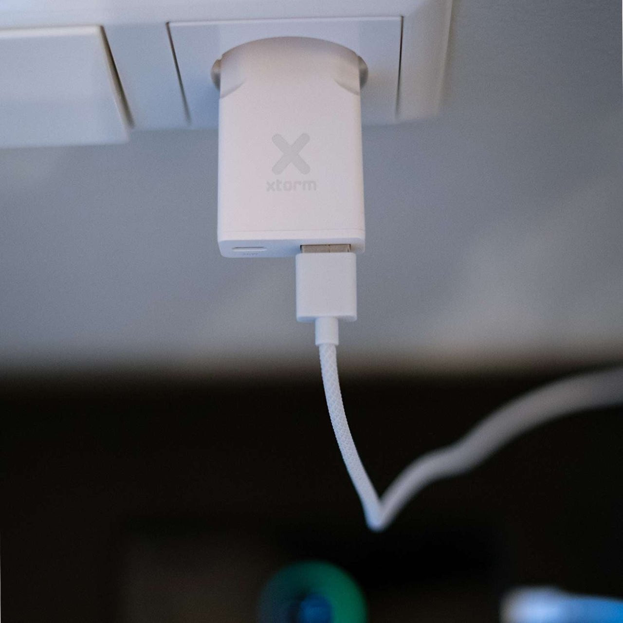 Cargador Usb De Viaje/Pared 33w Go2 Slimline Type-C/Usb Blanco Xtorm Salida Usb-C Pd/ 33 W Salida Usb-A Quick Charge 3.0 / 18 W.