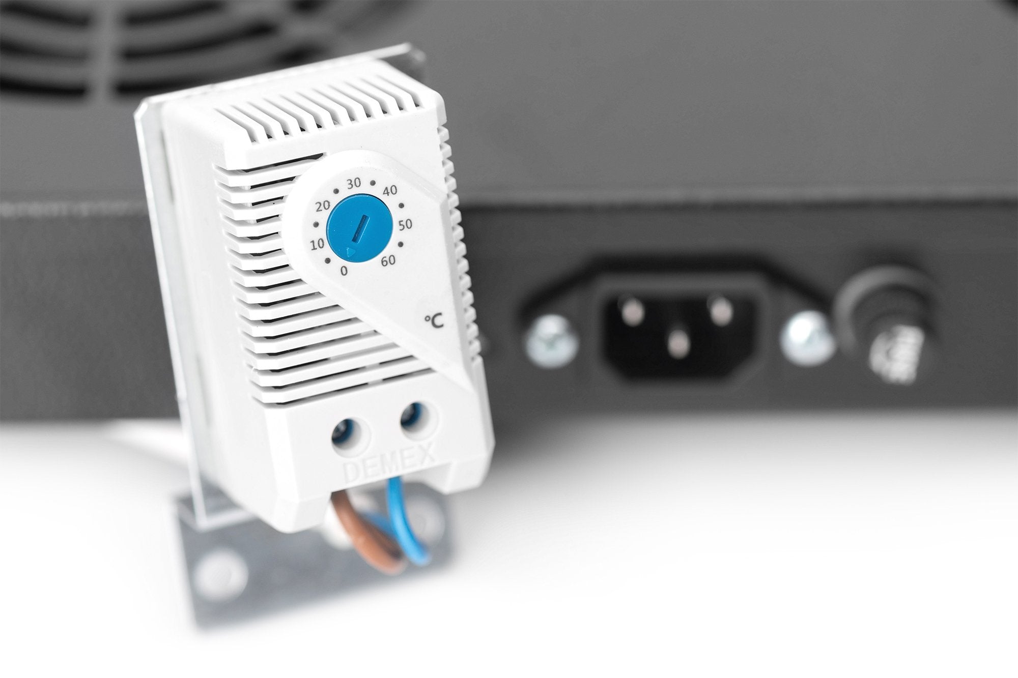 EAN 4016032185789 - Digitus DN-19 FAN-2-HO-SW accesorio de bastidor Panel del ventilador imagen 3