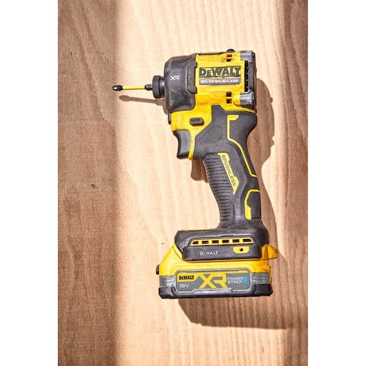Llave De Impacto Hidráulica Inalámbrica Dewalt Dcf870e2t, 1/4", 18 Voltios Amarillo/Negro, 2 Baterías Powerstack Li-Ion 1,7 Ah, En Caja T Stak Dcf870e2t-Qw