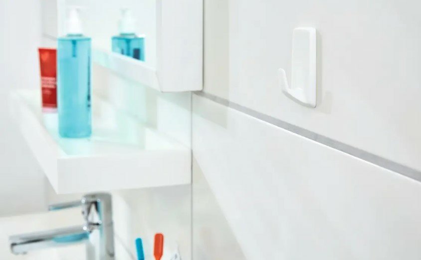 EAN 4063565247057 - TESA Powerstrips Interior Gancho toallero Negro 2 pieza(s) imagen 10