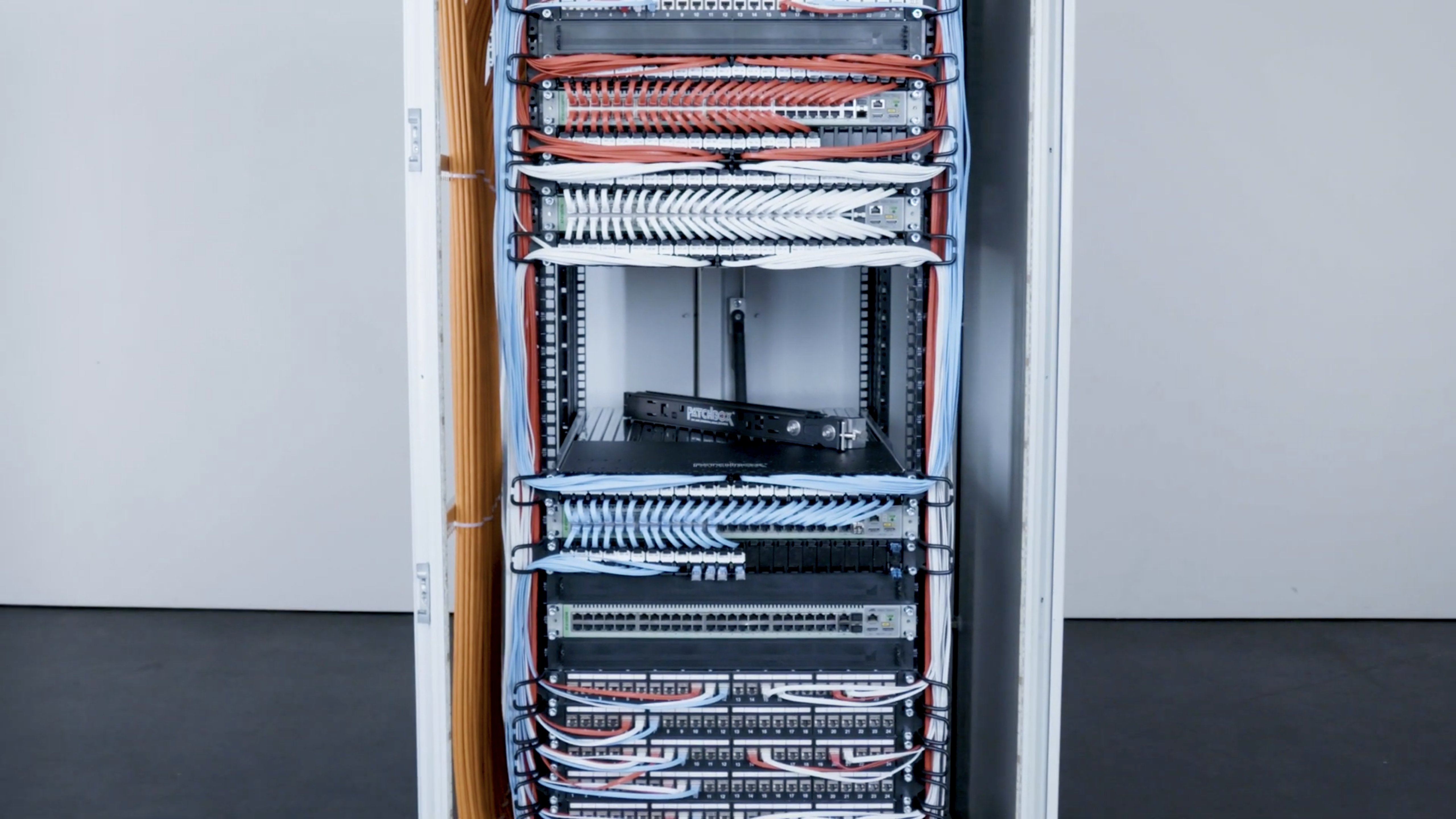 Plus+ Cat.6a (Utp, White, 1.8m / 30ru) P60utpxc6ax24w,