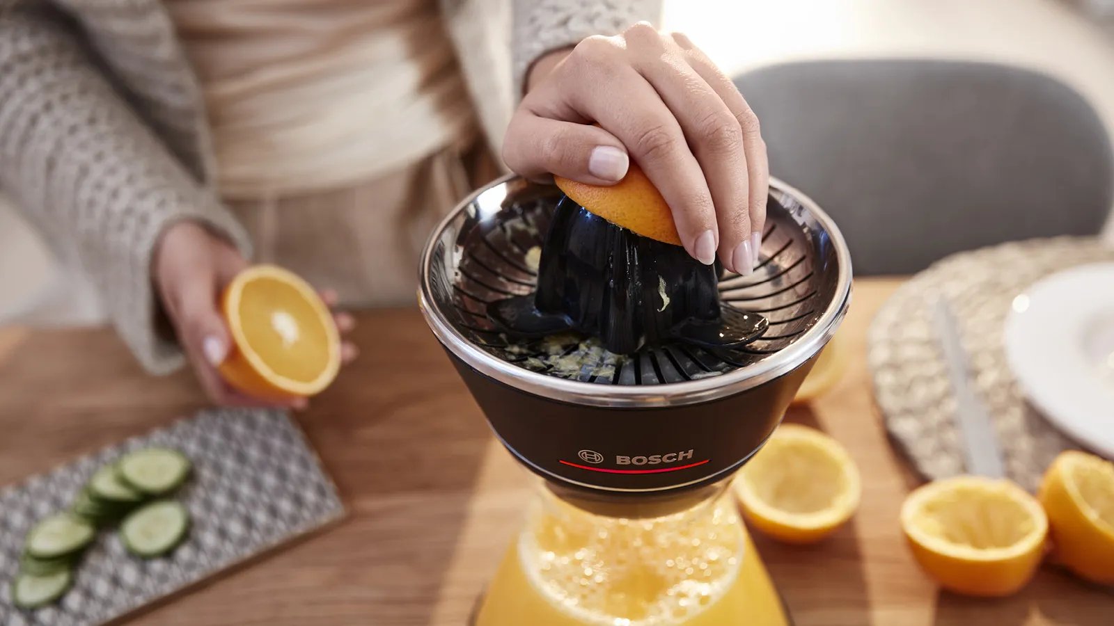 EAN 4242002996776 - Bosch MCP72GPB prensasde cítricos Plástico, Acero inoxidable Negro, Transparente imagen 6